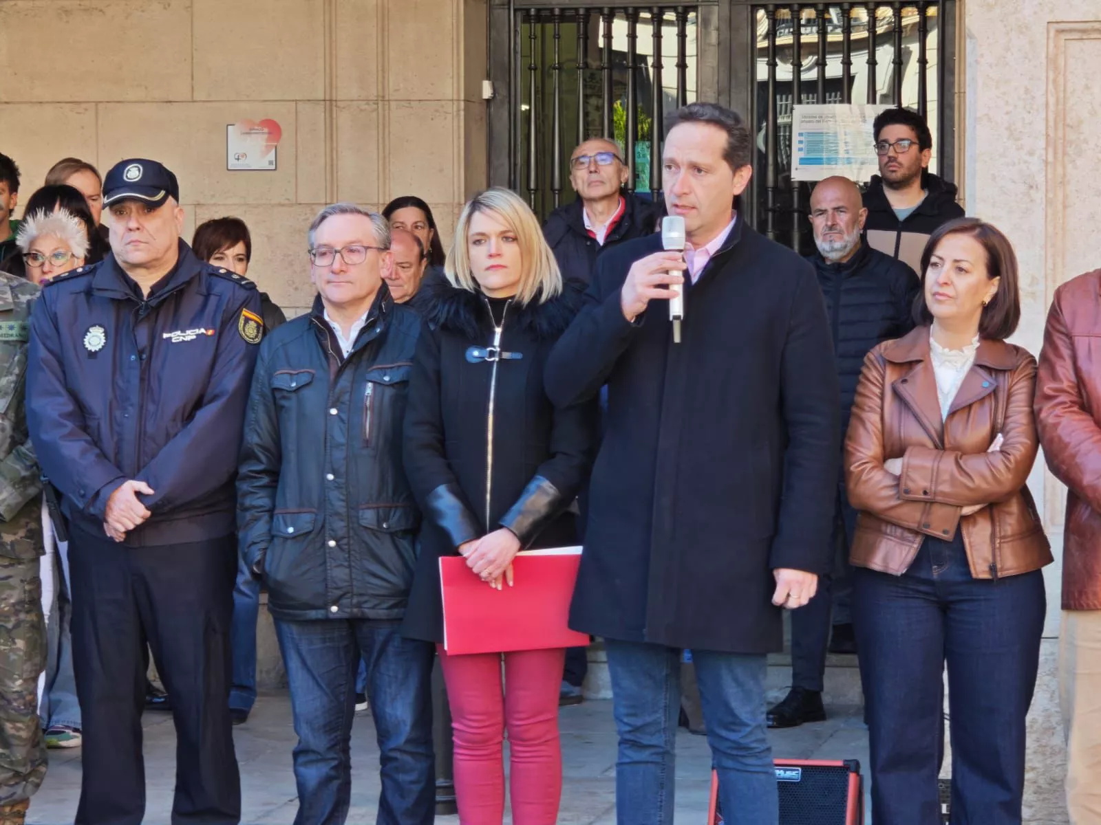 Minuto de silencio en la Subdelegación de Teruel.