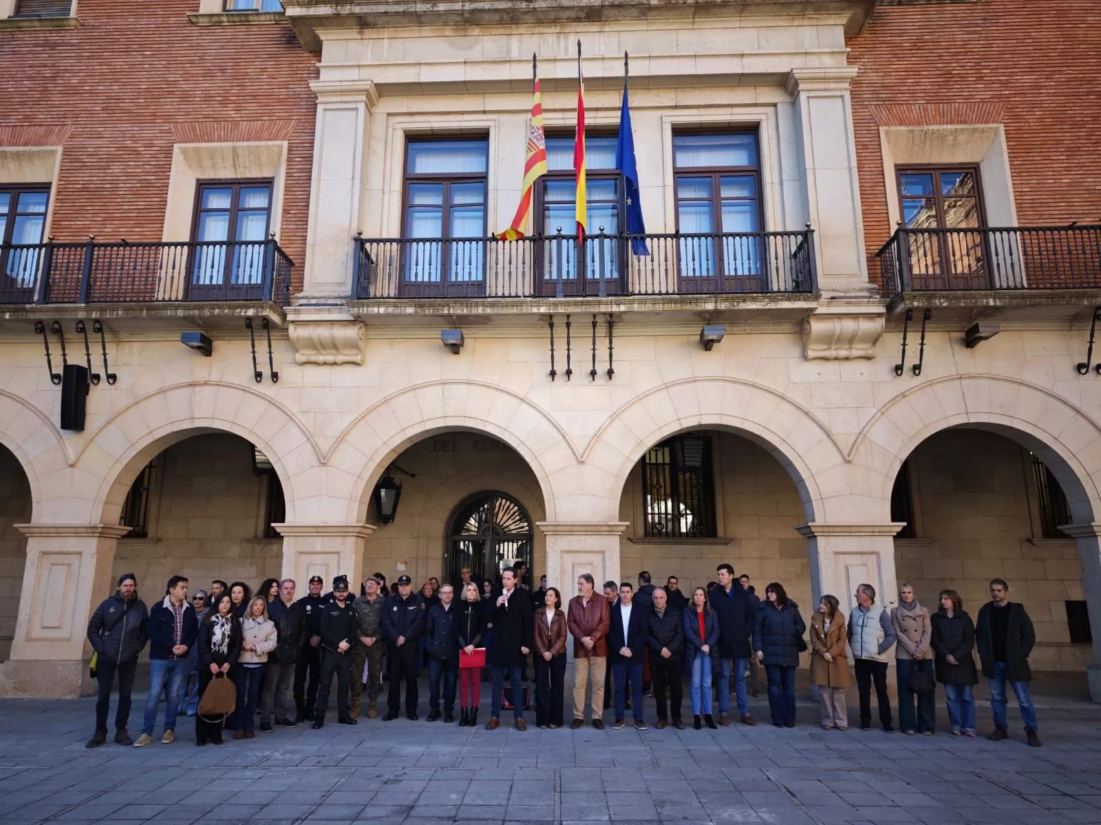 Minuto de silencio en la Subdelegación de Teruel.
