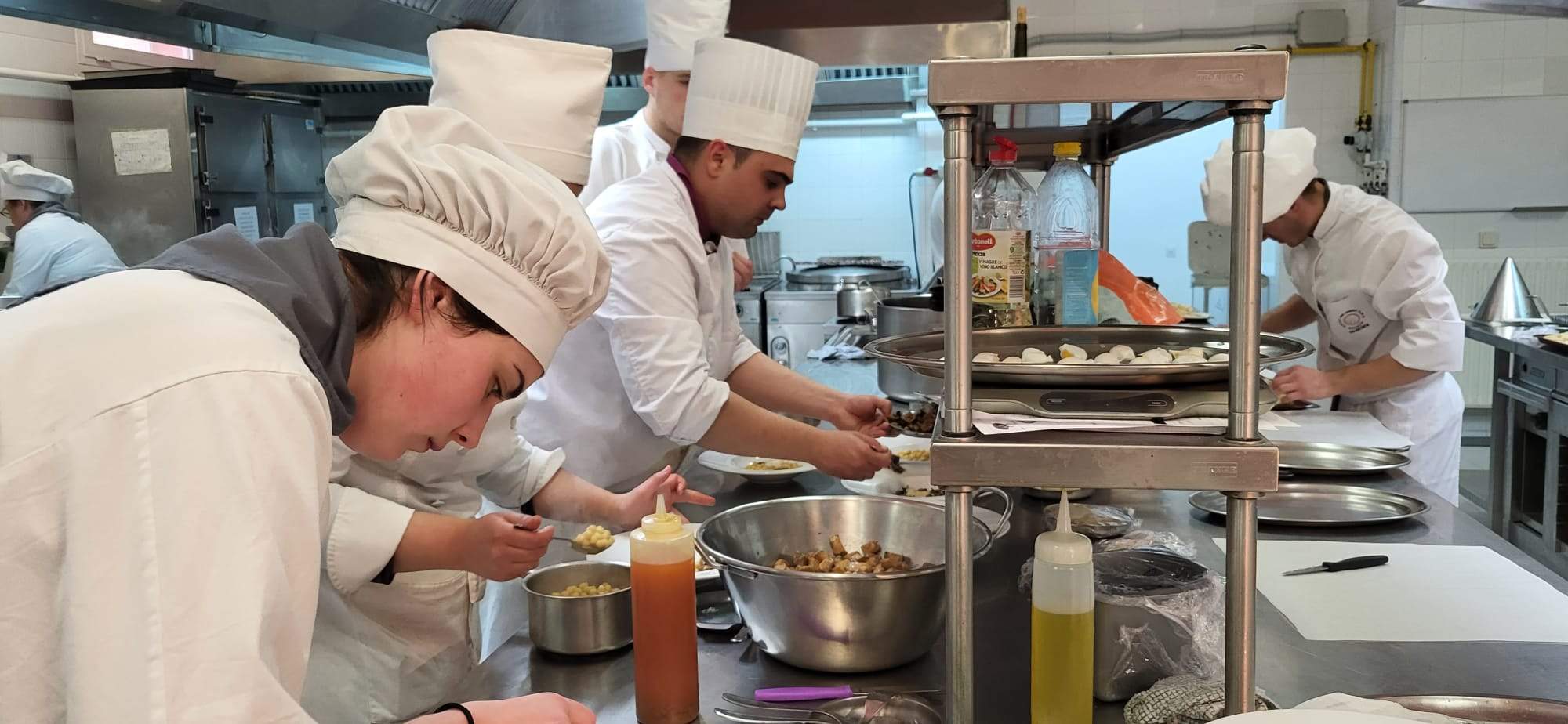 Trabajar con equipo para ganar la precisión, Escuela de Hostelería y Turismo
