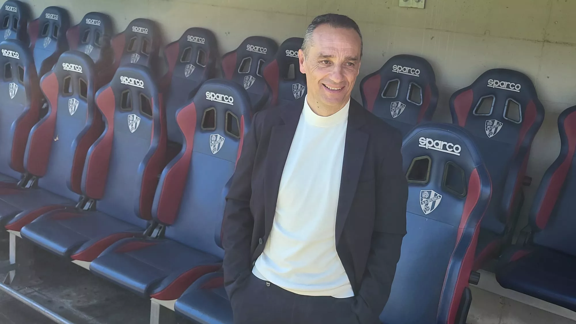 José Luis Oltra en el banquillo que ocupará desde el viernes de la SD Huesca