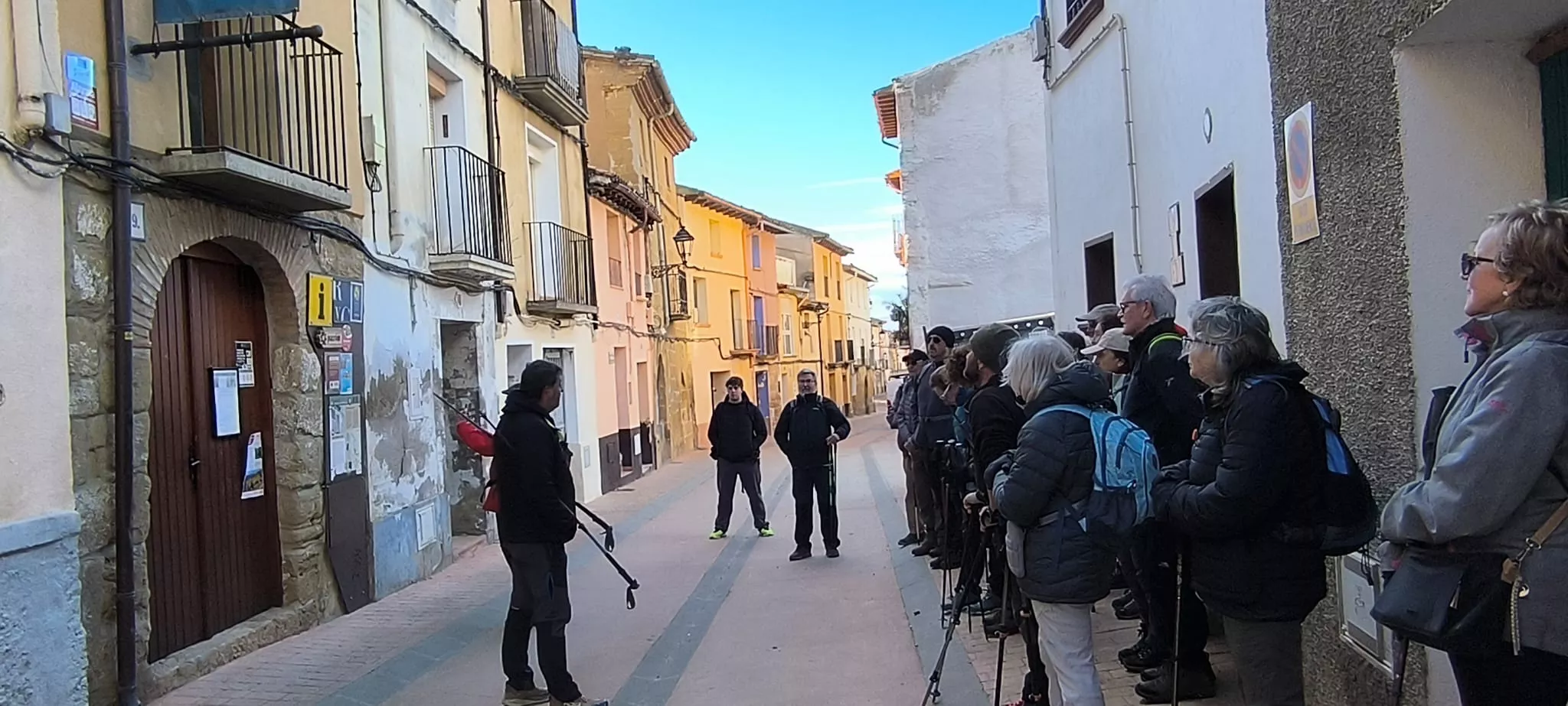 Excursión de Unizar desde Ayerbe a Erés, Biscarrués y Mallos de Riglos. Foto Joaquín Santafé