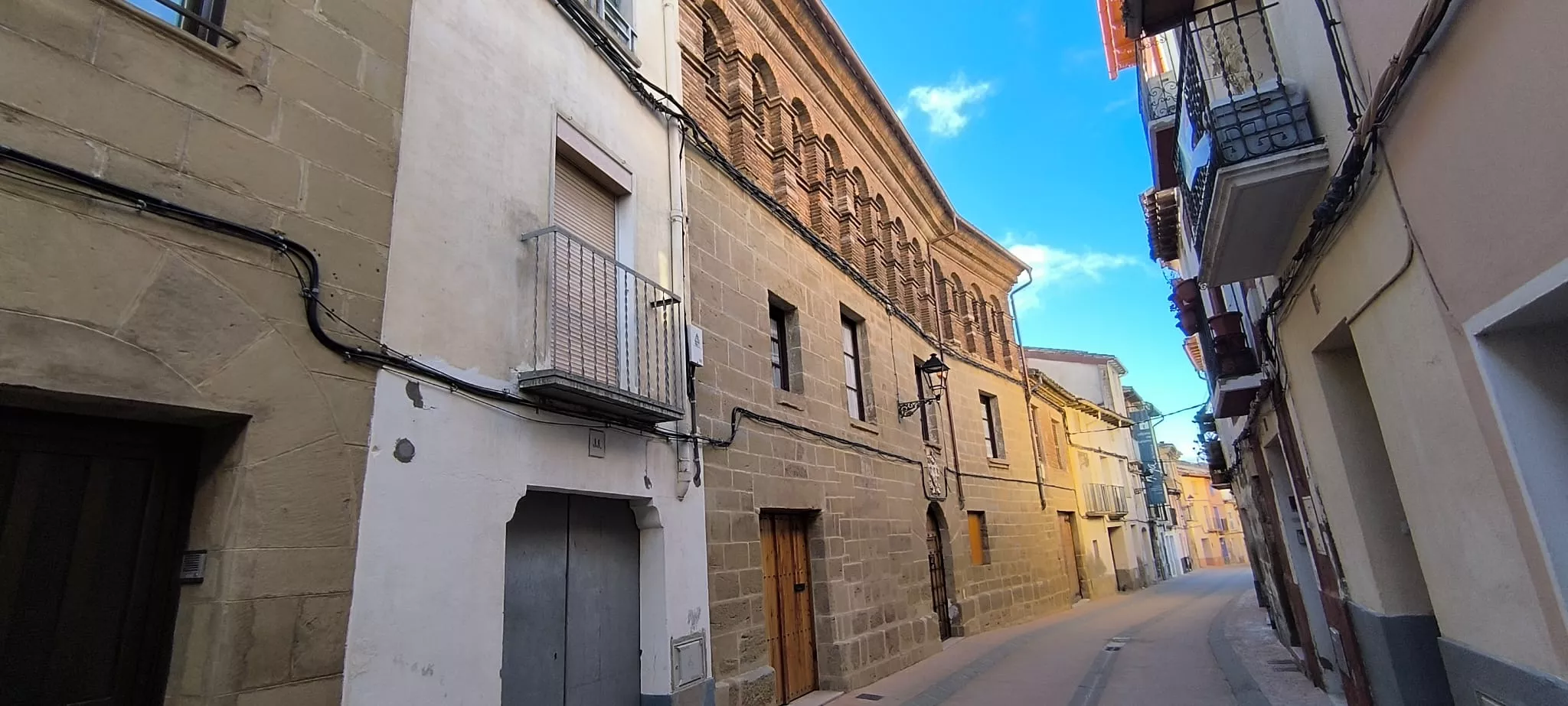 Excursión de Unizar desde Ayerbe a Erés, Biscarrués y Mallos de Riglos. Foto Joaquín Santafé
