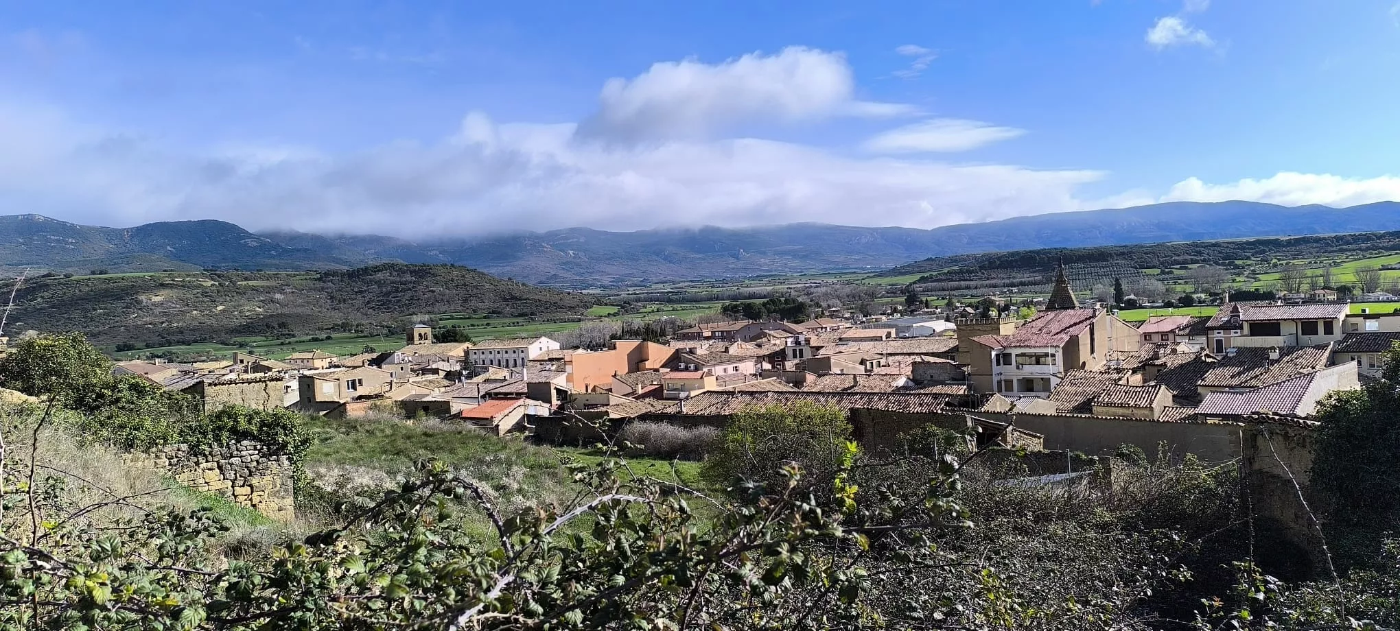 Excursión de Unizar desde Ayerbe a Erés, Biscarrués y Mallos de Riglos. Foto Joaquín Santafé