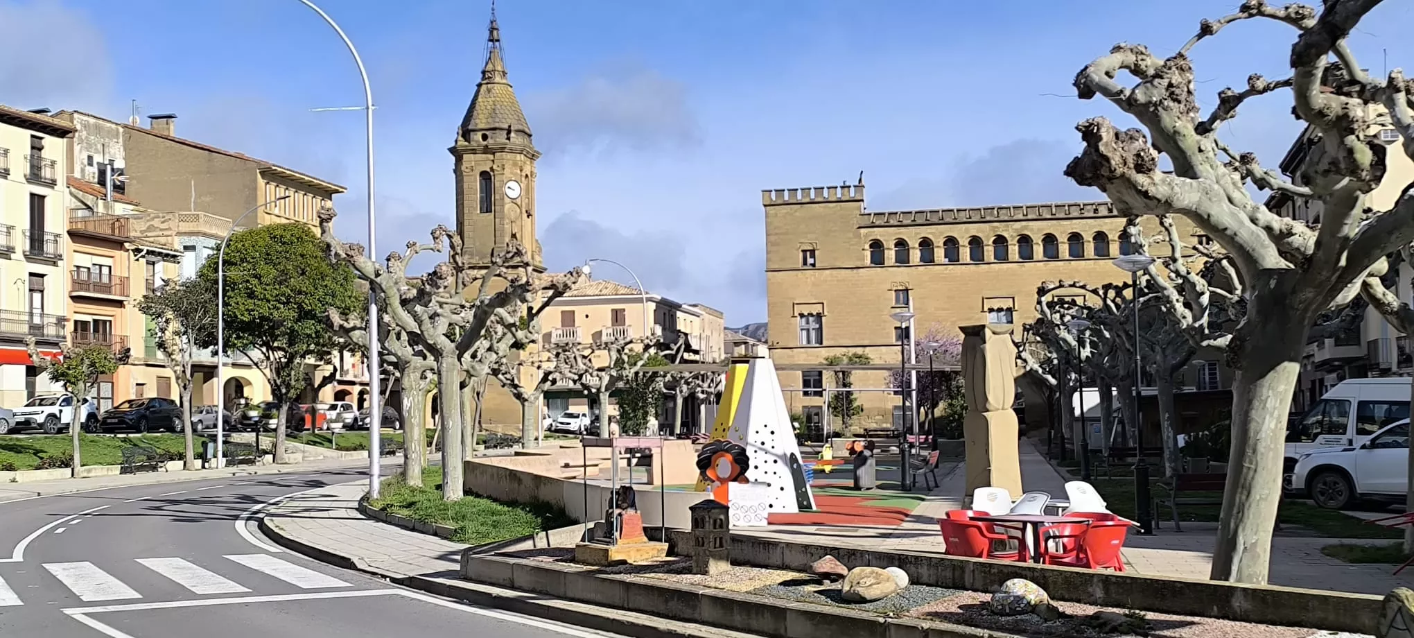 Excursión de Unizar desde Ayerbe a Erés, Biscarrués y Mallos de Riglos. Foto Joaquín Santafé