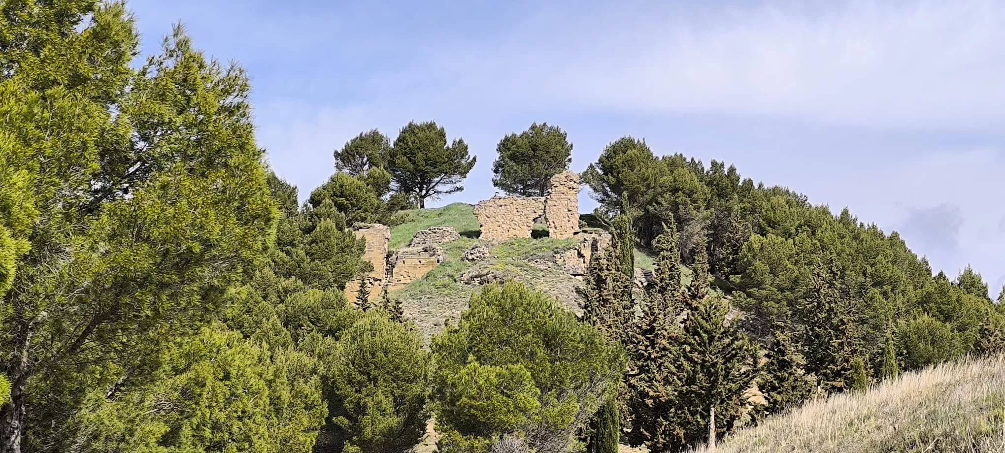 Excursión de Unizar desde Ayerbe a Erés, Biscarrués y Mallos de Riglos. Foto Joaquín Santafé