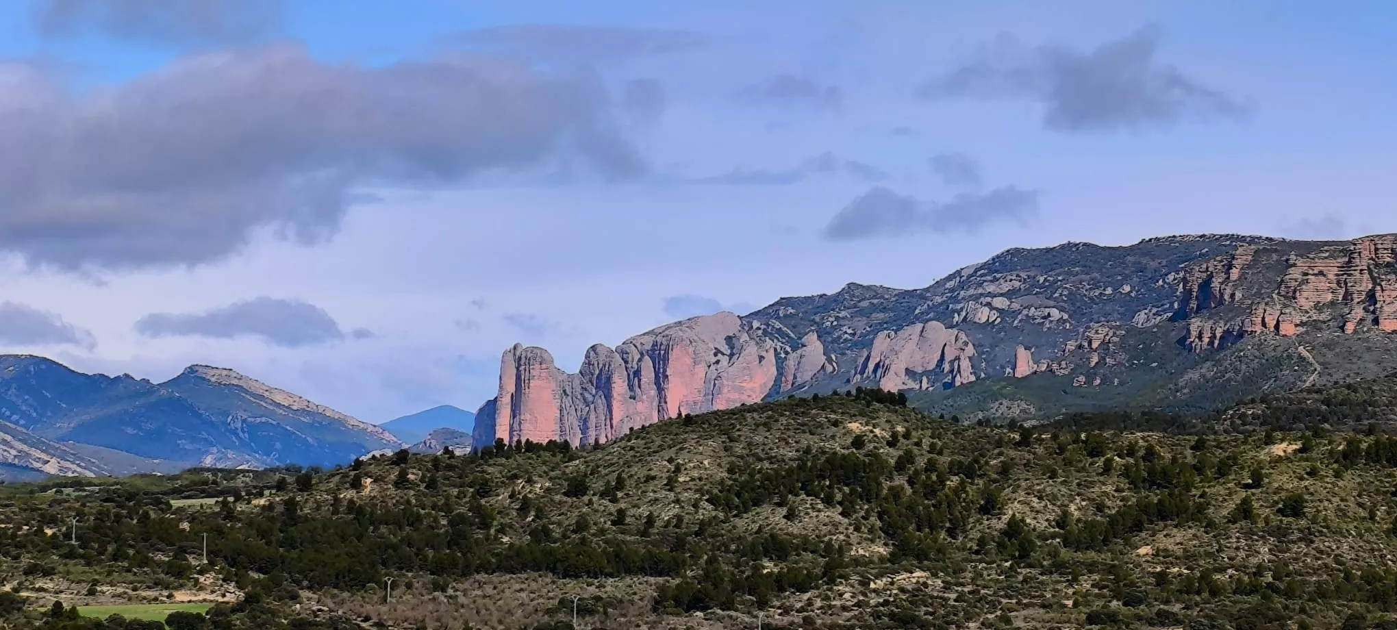 Excursión de Unizar desde Ayerbe a Erés, Biscarrués y Mallos de Riglos. Foto Joaquín Santafé