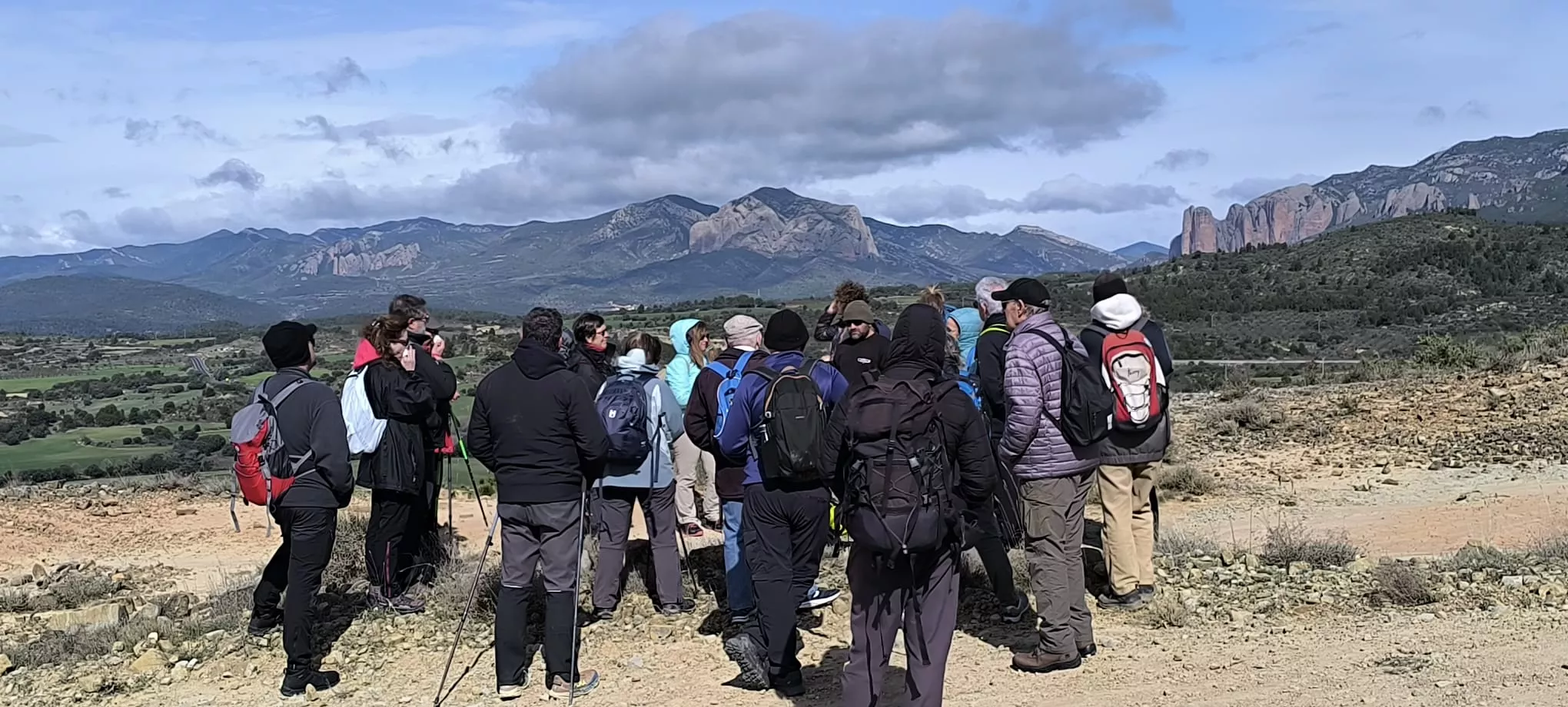 Excursión de Unizar desde Ayerbe a Erés, Biscarrués y Mallos de Riglos. Foto Joaquín Santafé