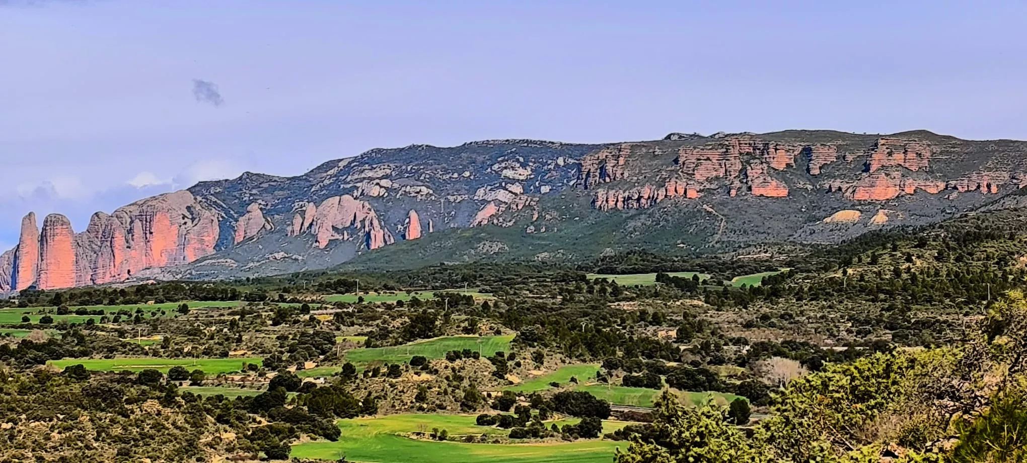 Excursión de Unizar desde Ayerbe a Erés, Biscarrués y Mallos de Riglos. Foto Joaquín Santafé