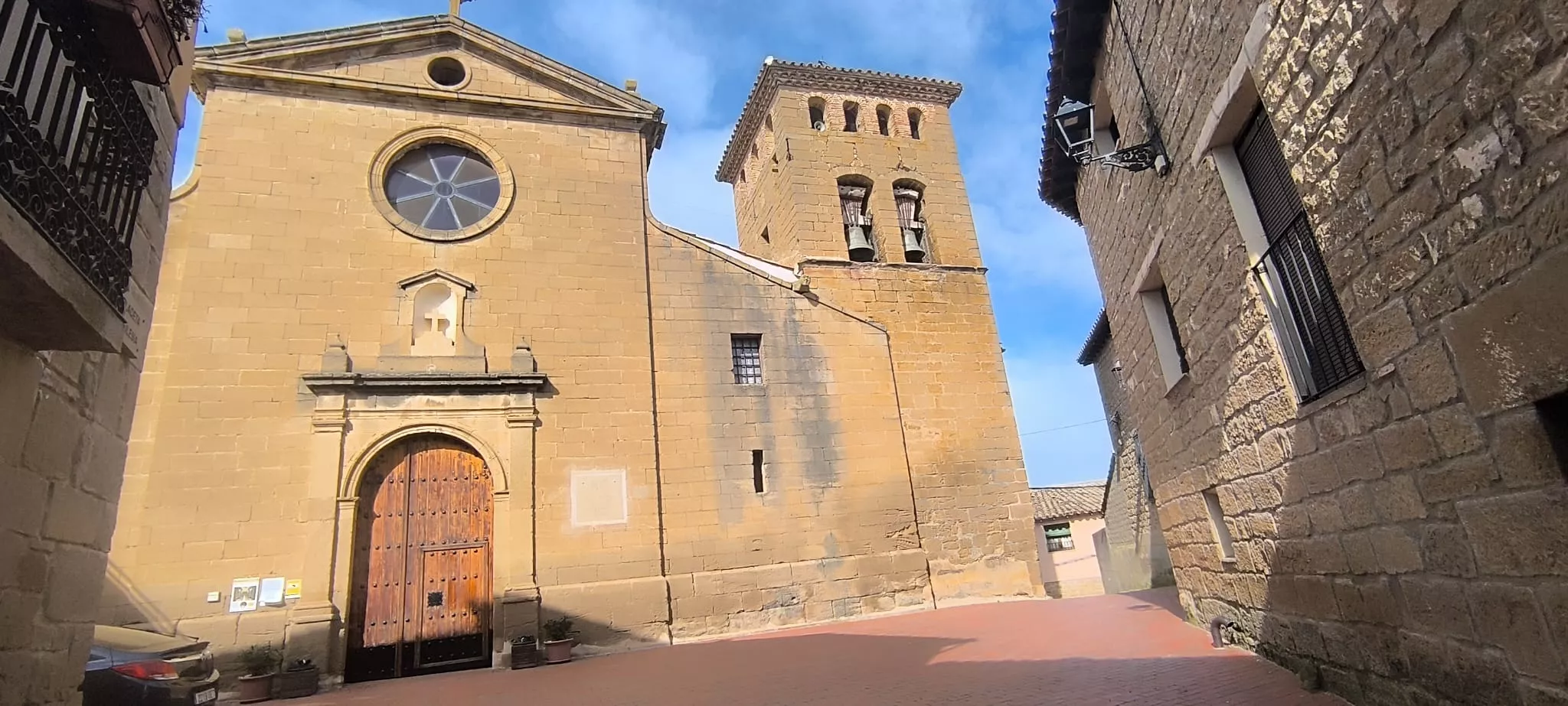 Excursión de Unizar desde Ayerbe a Erés, Biscarrués y Mallos de Riglos. Foto Joaquín Santafé