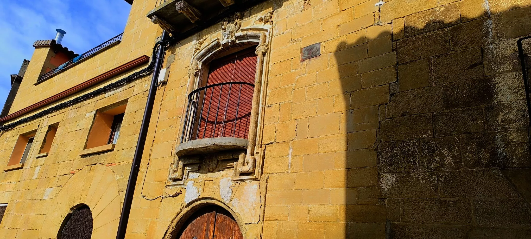 Excursión de Unizar desde Ayerbe a Erés, Biscarrués y Mallos de Riglos. Foto Joaquín Santafé