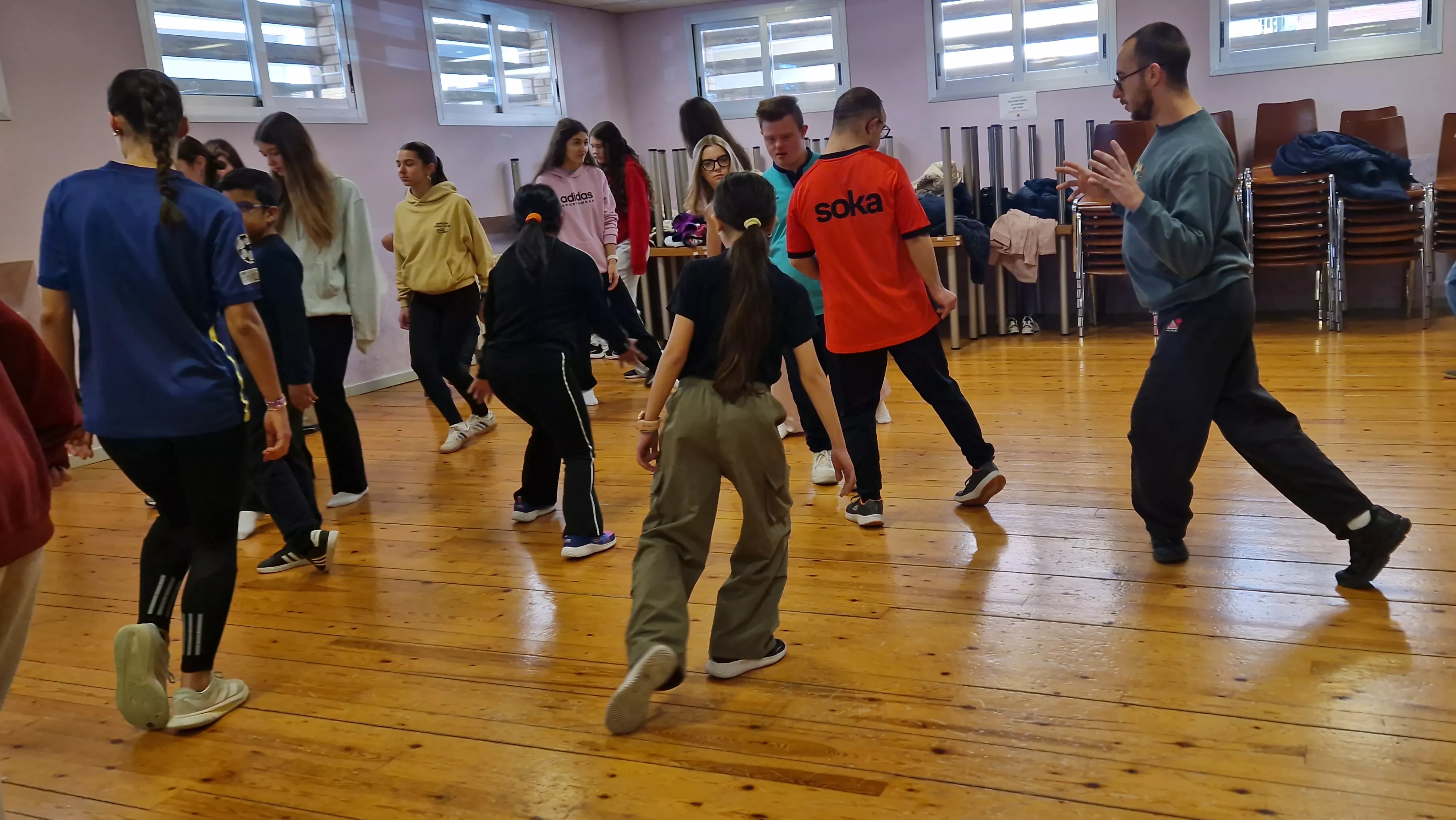 Ensayo del espectáculo de danza inclusiva de la Asociación Down para el Cosmos festival. Foto Myriam Martínez