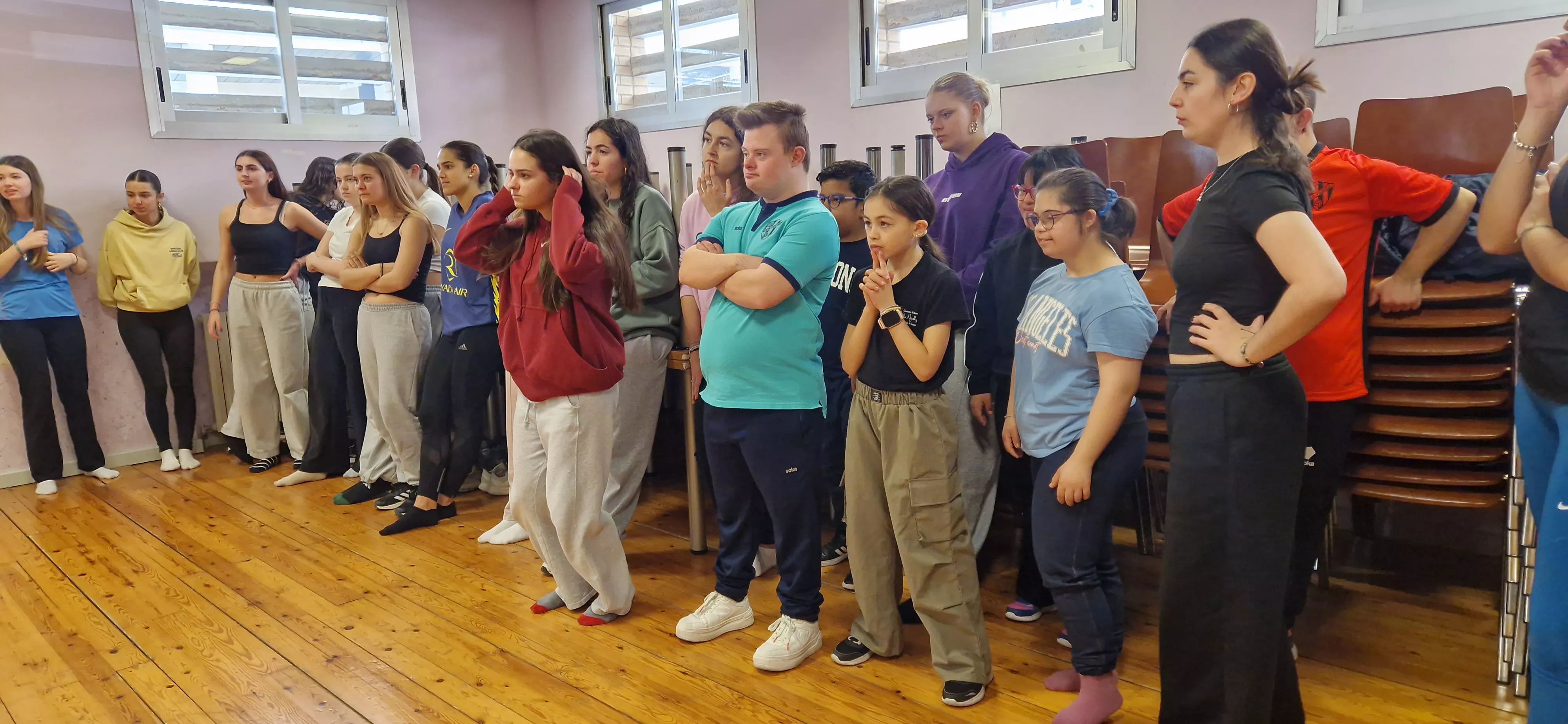 Ensayo del espectáculo de danza inclusiva de la Asociación Down para el Cosmos festival. Foto Myriam Martínez