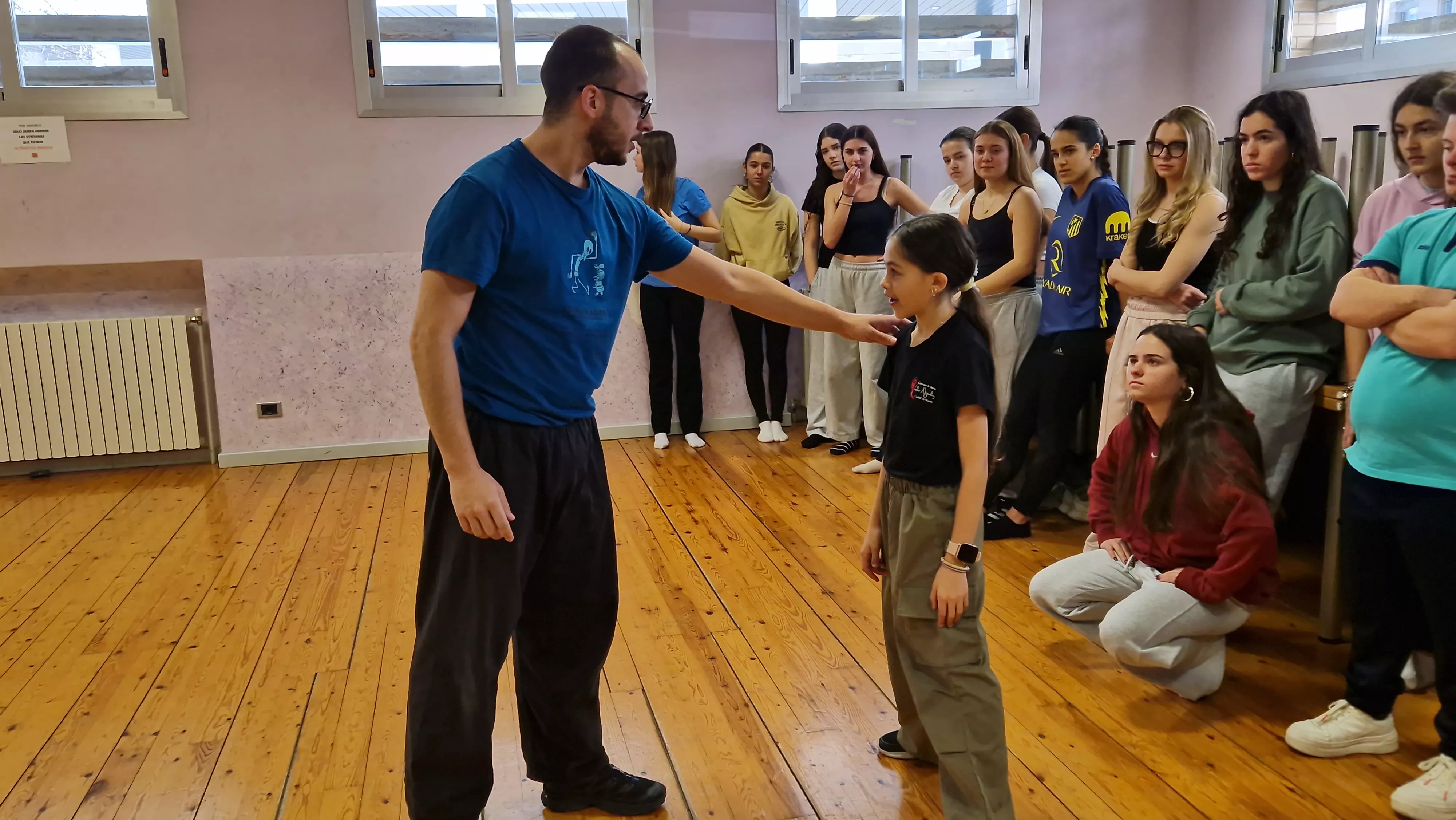 Ensayo del espectáculo de danza inclusiva de la Asociación Down para el Cosmos festival. Foto Myriam Martínez
