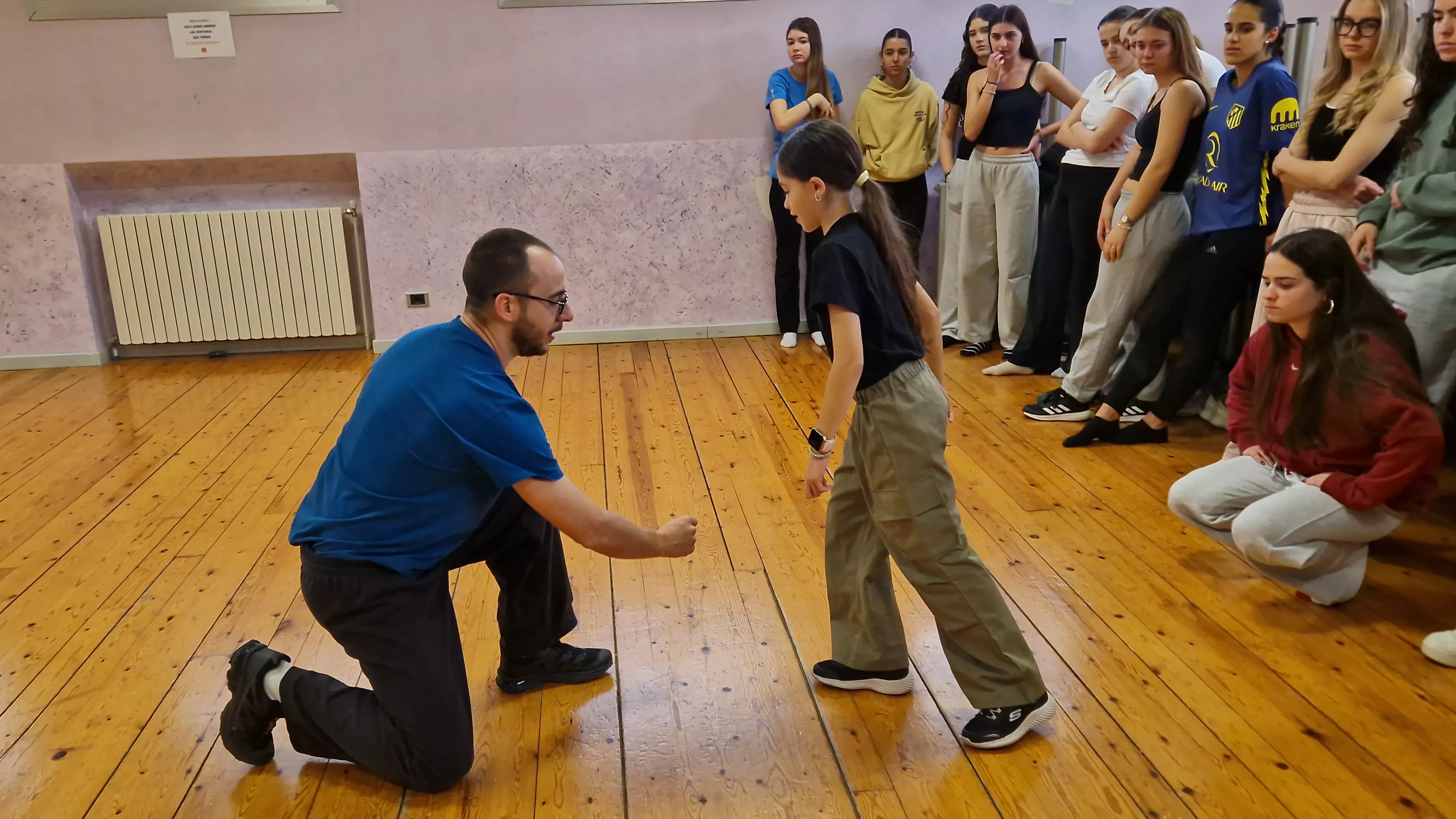 Ensayo del espectáculo de danza inclusiva de la Asociación Down para el Cosmos festival. Foto Myriam Martínez