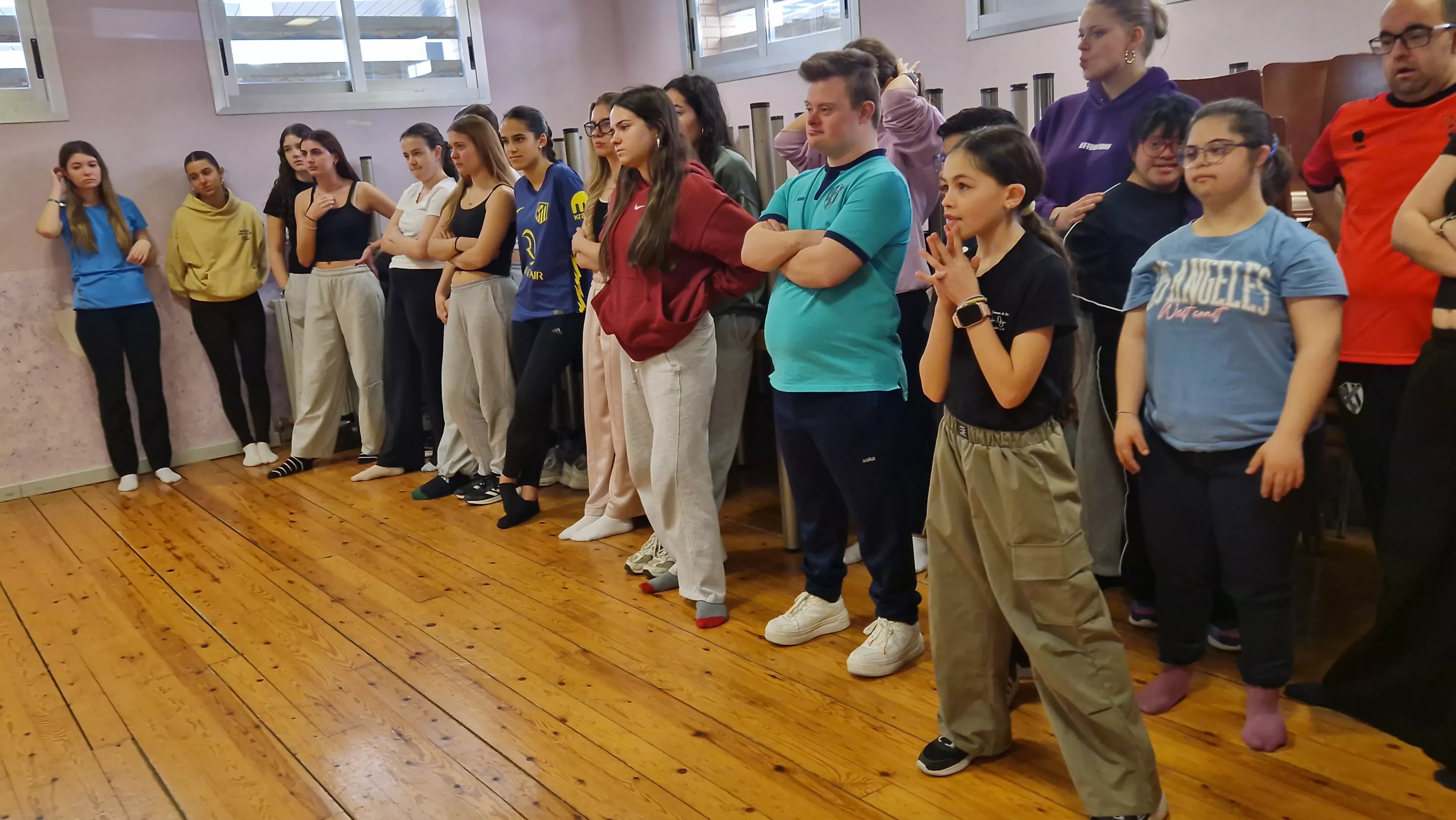 Ensayo del espectáculo de danza inclusiva de la Asociación Down para el Cosmos festival. Foto Myriam Martínez