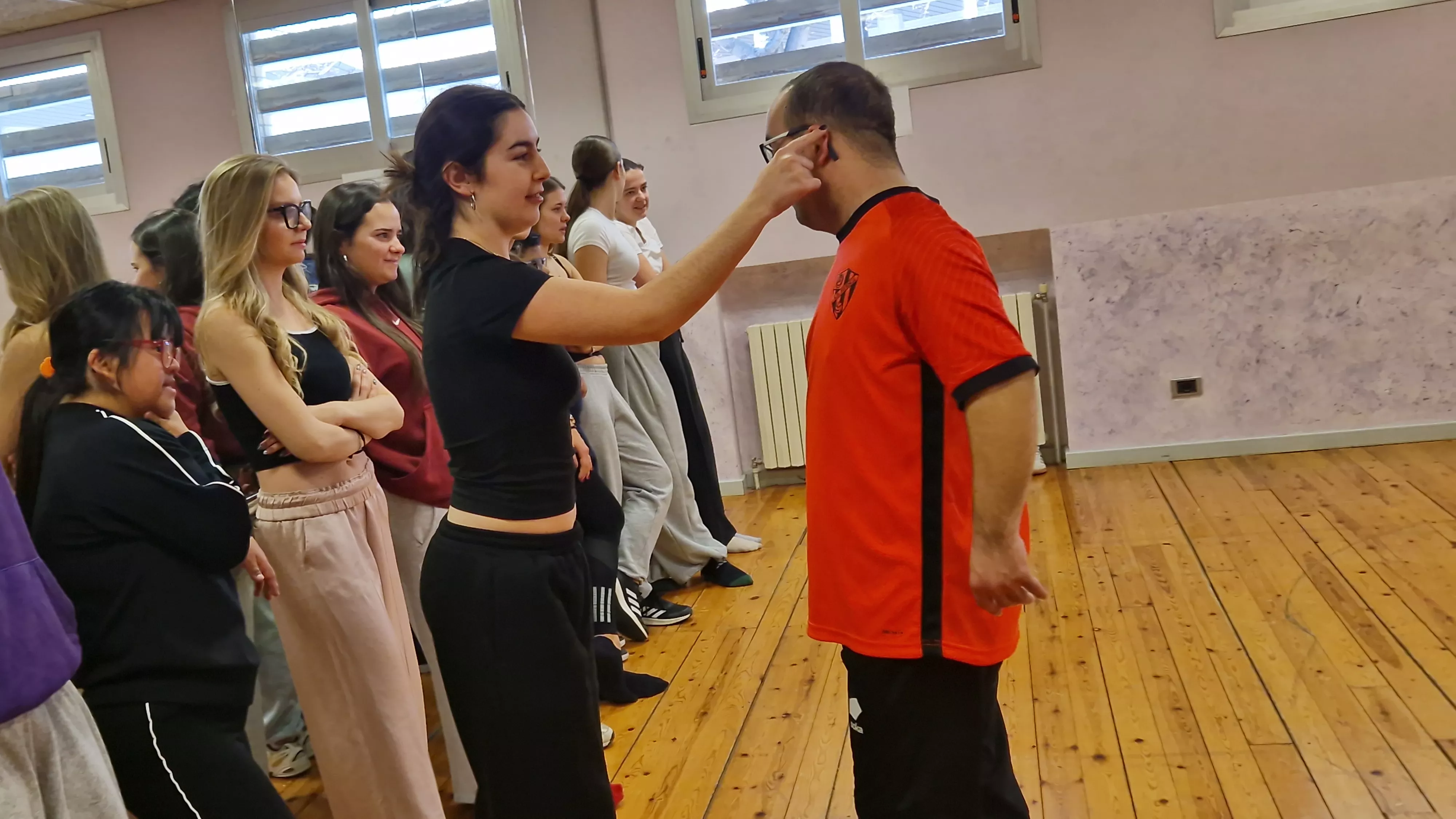 Ensayo del espectáculo de danza inclusiva de la Asociación Down para el Cosmos festival. Foto Myriam Martínez