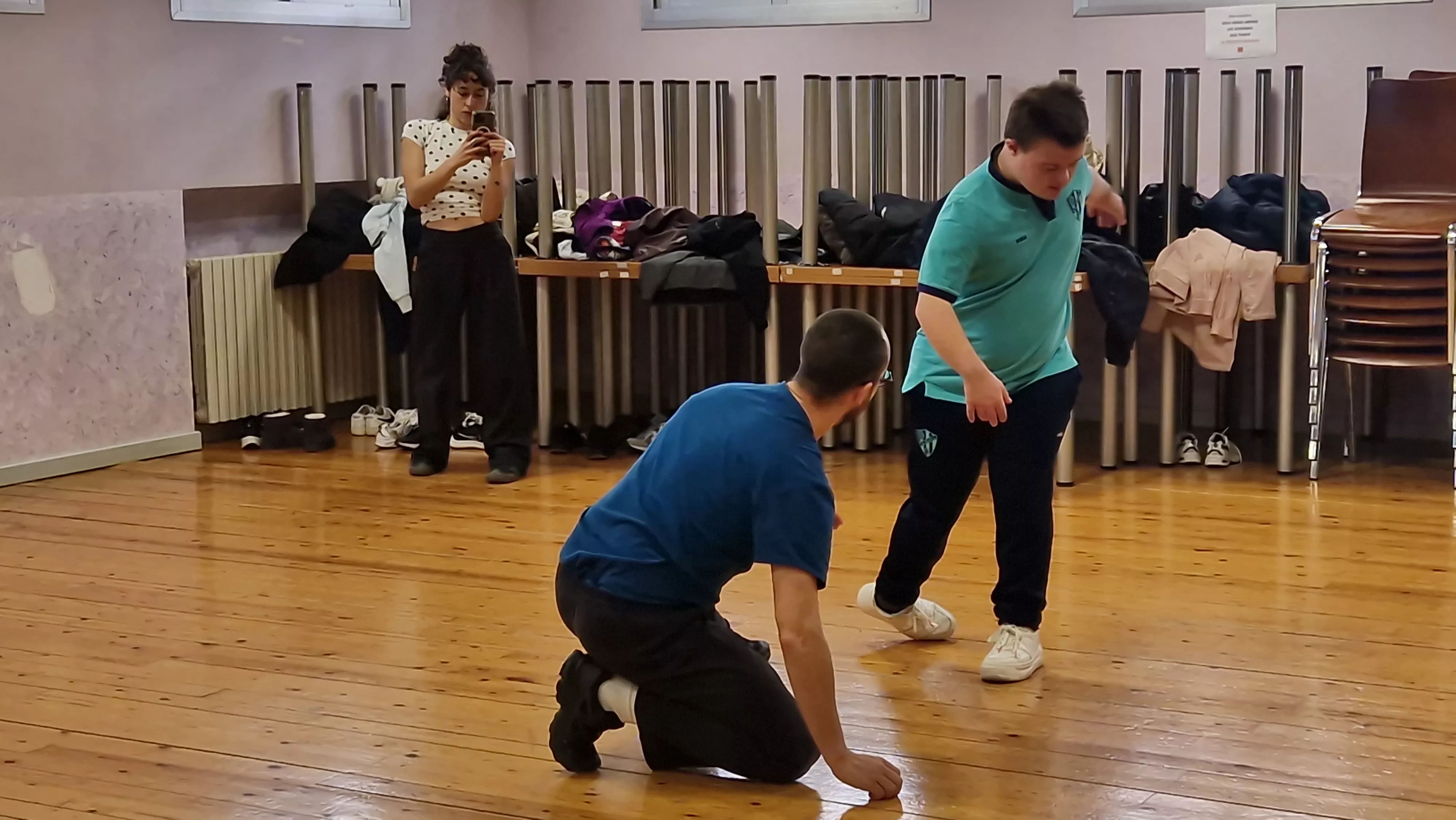 Ensayo del espectáculo de danza inclusiva de la Asociación Down para el Cosmos festival. Foto Myriam Martínez