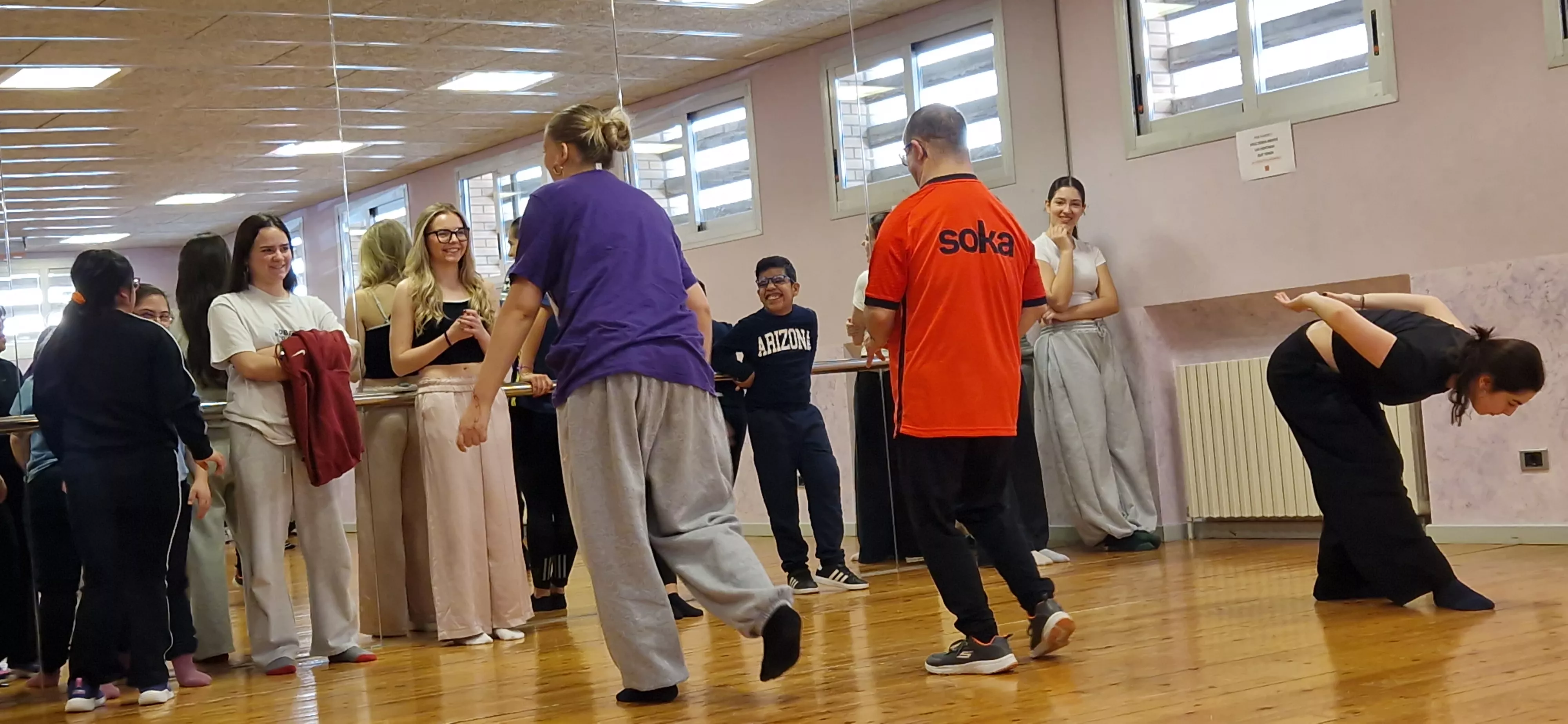 Ensayo del espectáculo de danza inclusiva de la Asociación Down para el Cosmos festival. Foto Myriam Martínez