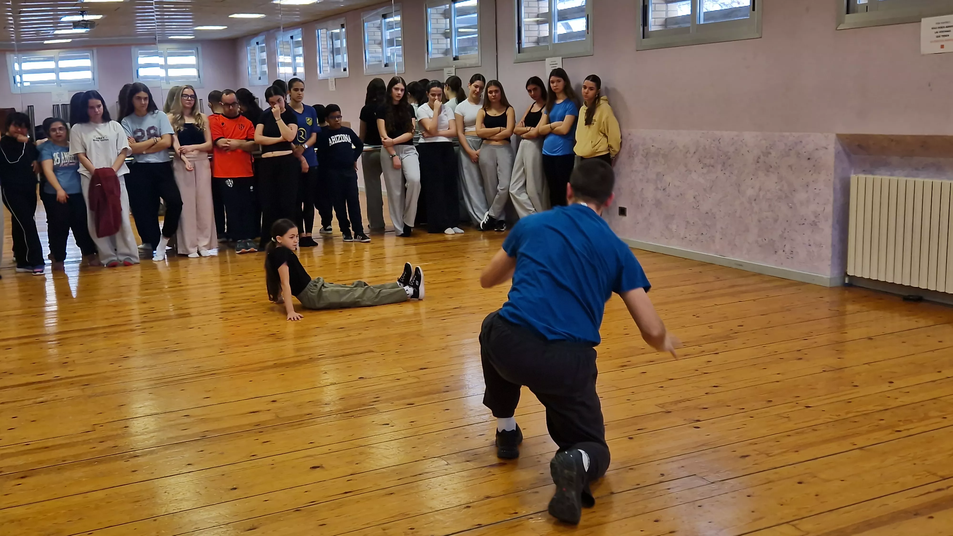 Ensayo del espectáculo de danza inclusiva de la Asociación Down para el Cosmos festival. Foto Myriam Martínez
