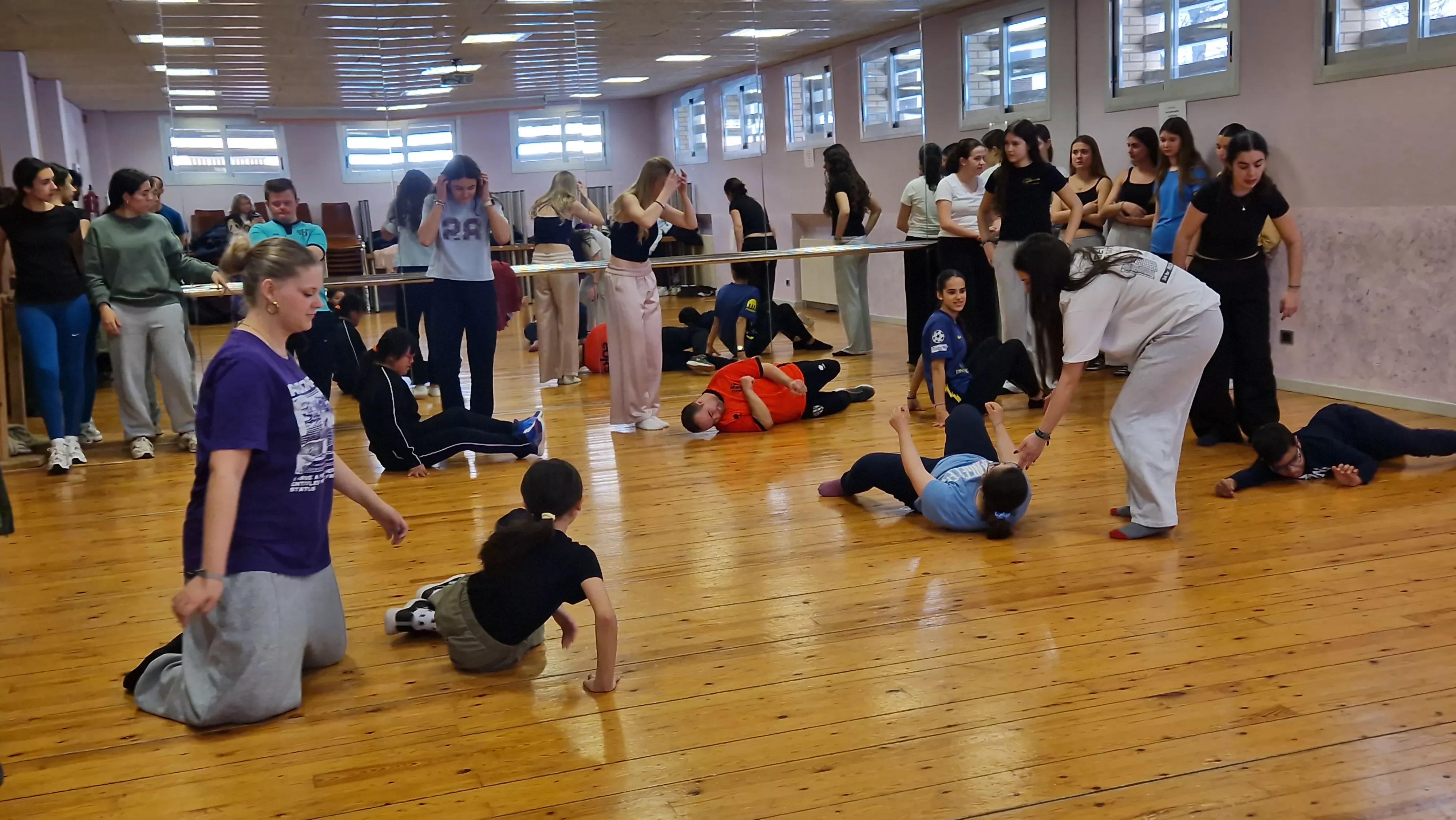 Ensayo del espectáculo de danza inclusiva de la Asociación Down para el Cosmos festival. Foto Myriam Martínez