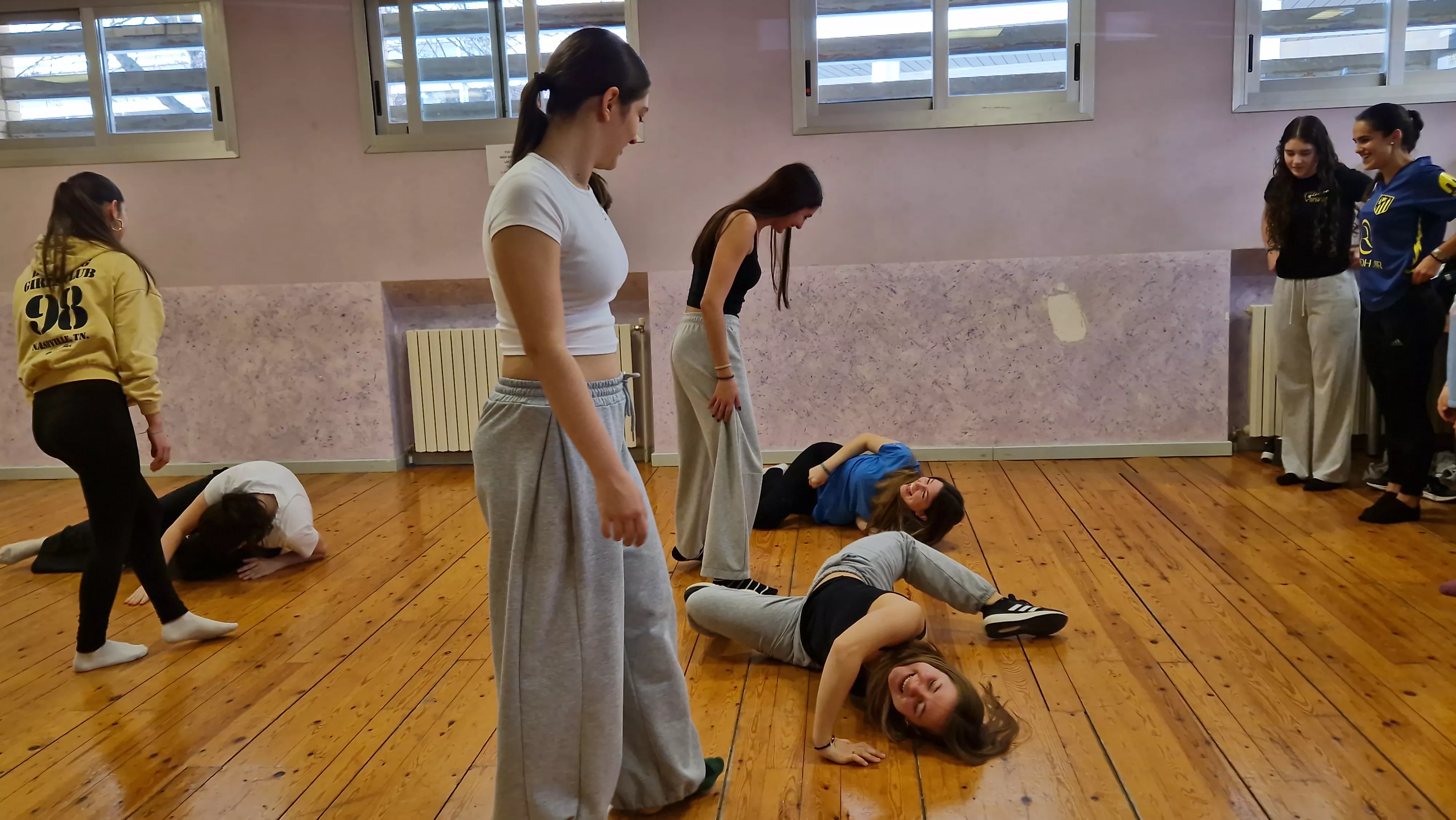 Ensayo del espectáculo de danza inclusiva de la Asociación Down para el Cosmos festival. Foto Myriam Martínez