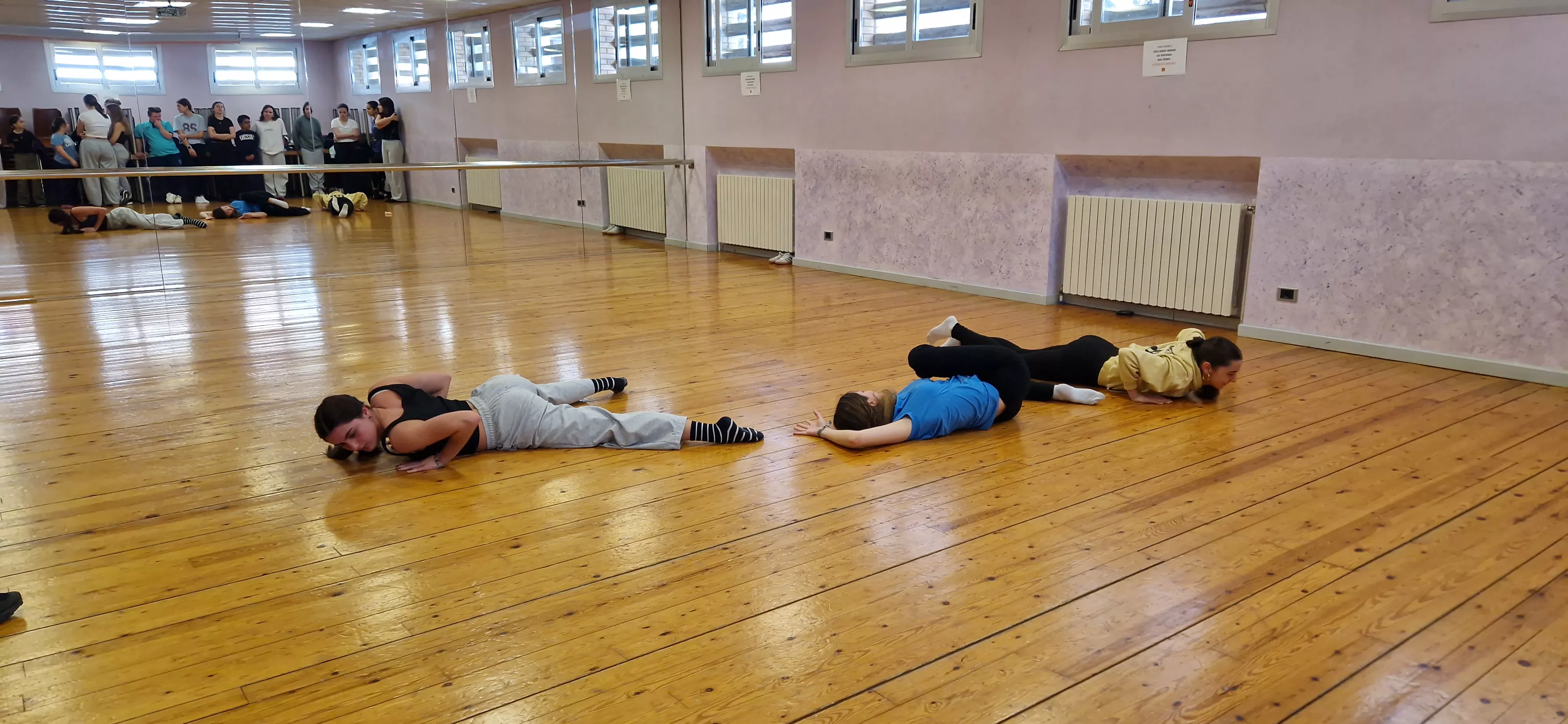 Ensayo del espectáculo de danza inclusiva de la Asociación Down para el Cosmos festival. Foto Myriam Martínez