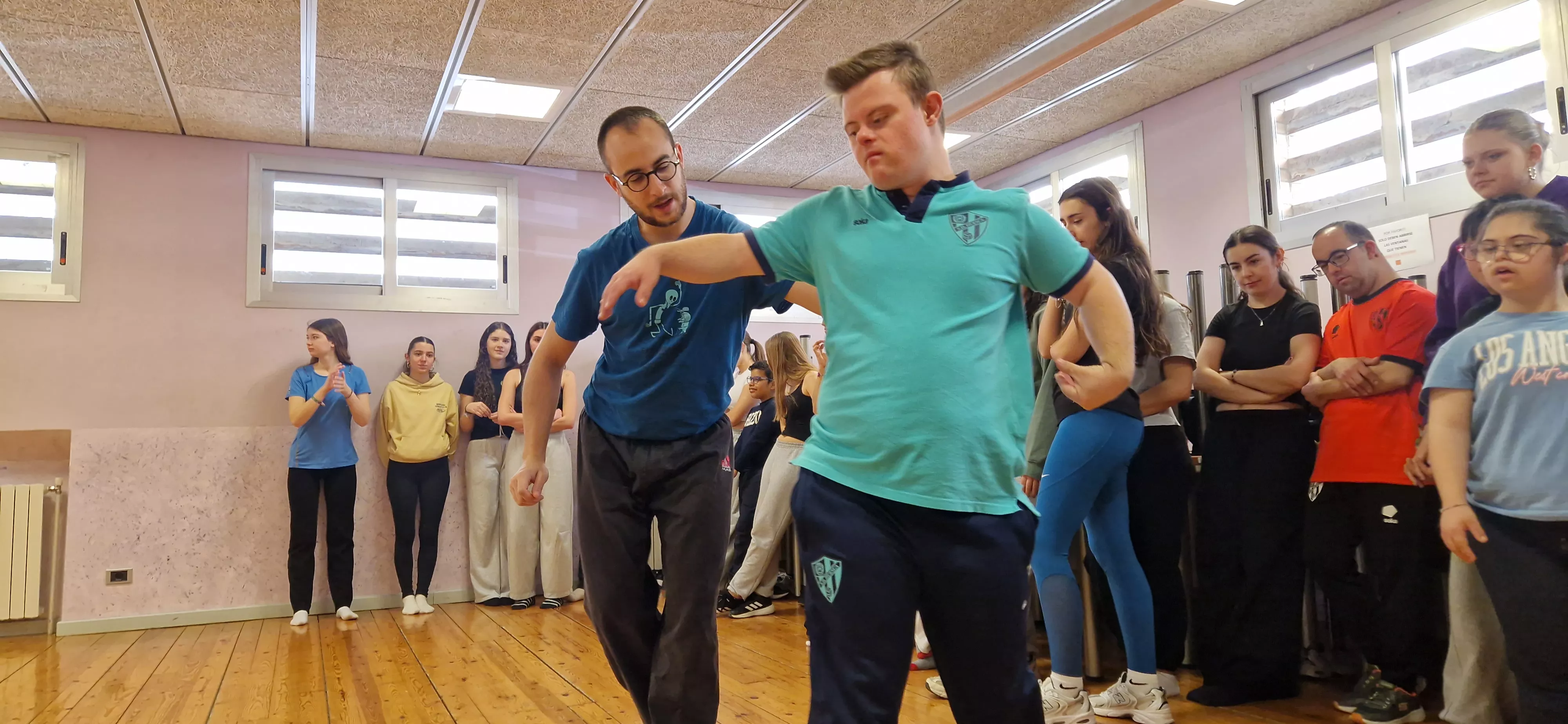 Ensayo del espectáculo de danza inclusiva de la Asociación Down para el Cosmos festival. Foto Myriam Martínez