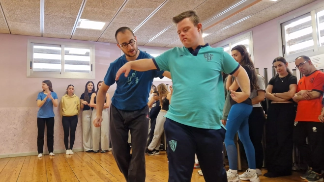 Ensayo del espectáculo de danza inclusiva de la Asociación Down para el Cosmos festival. Foto Myriam Martínez