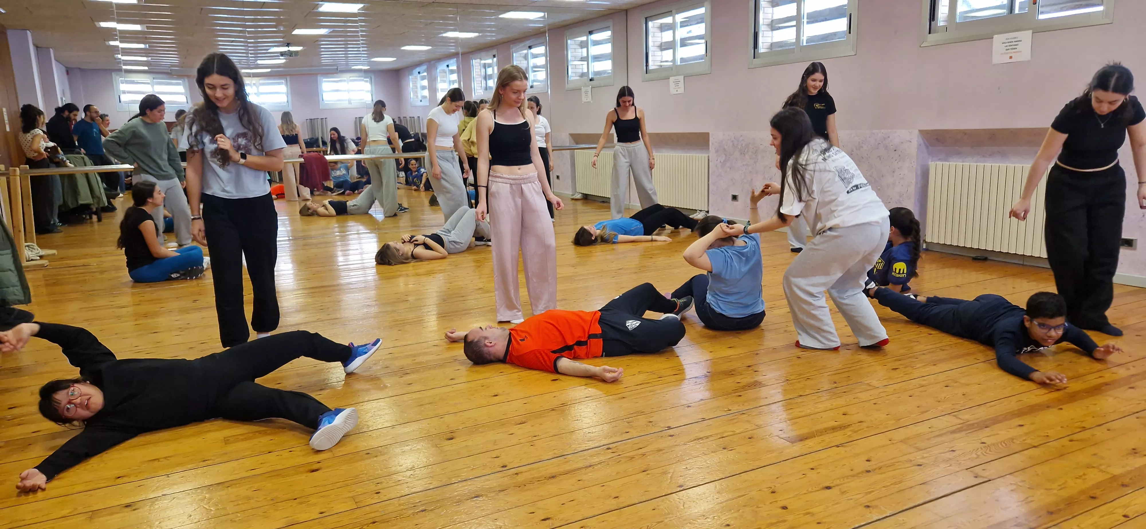 Ensayo del espectáculo de danza inclusiva de la Asociación Down para el Cosmos festival. Foto Myriam Martínez
