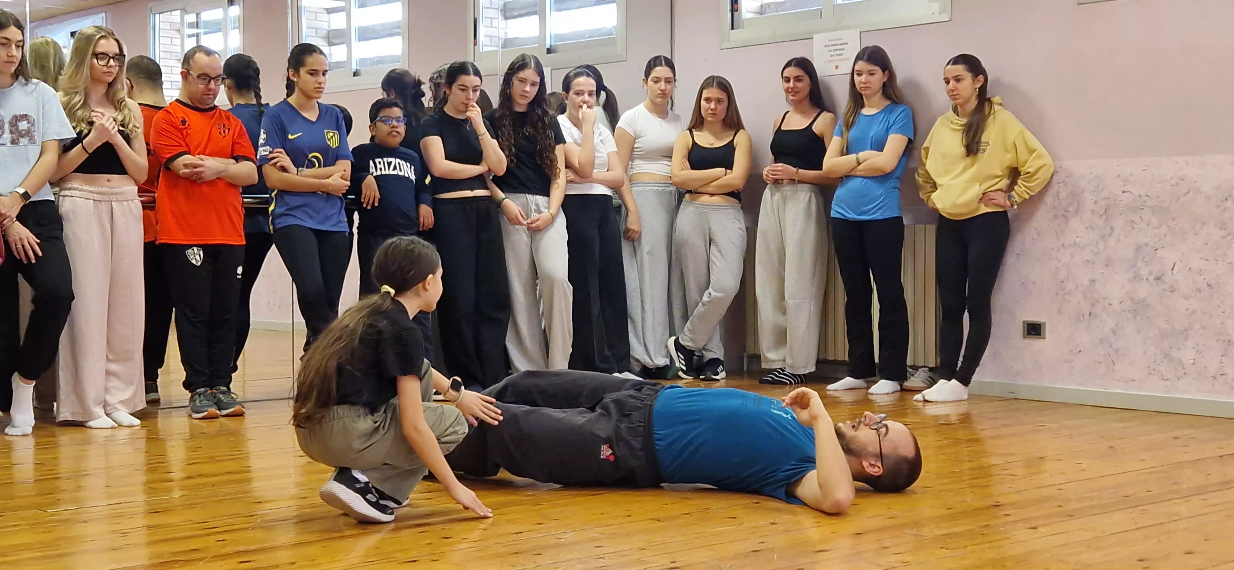 Ensayo del espectáculo de danza inclusiva de la Asociación Down para el Cosmos festival. Foto Myriam Martínez