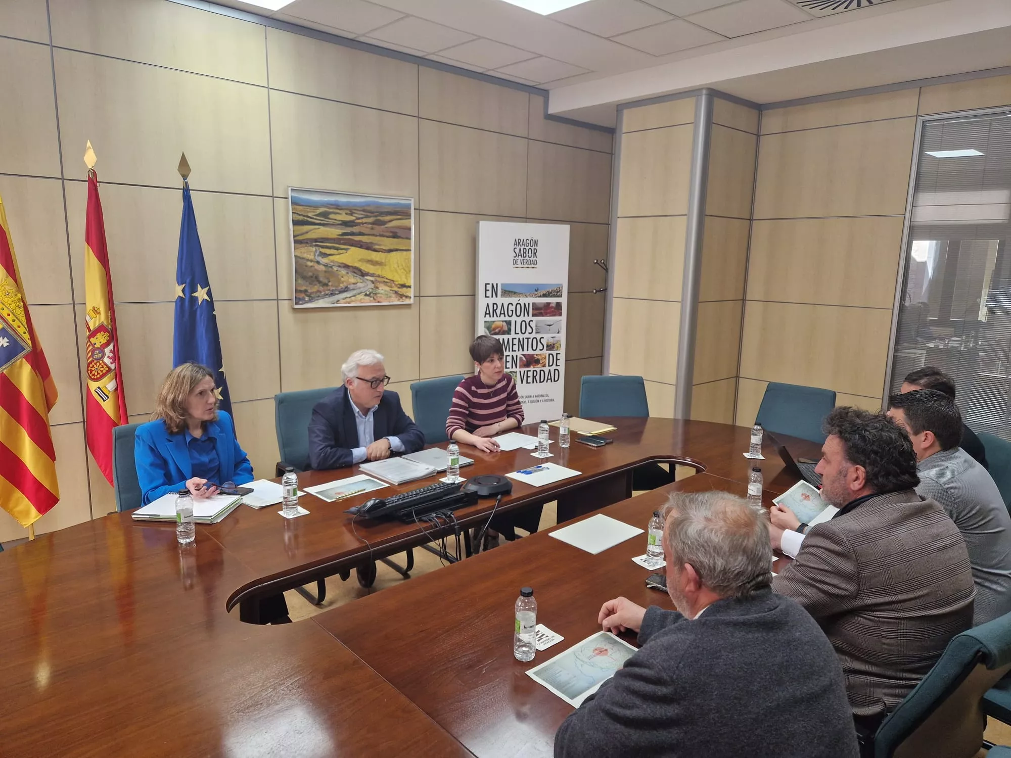 Reunión de representantes del Departamento de Agricultura y de la DPH.