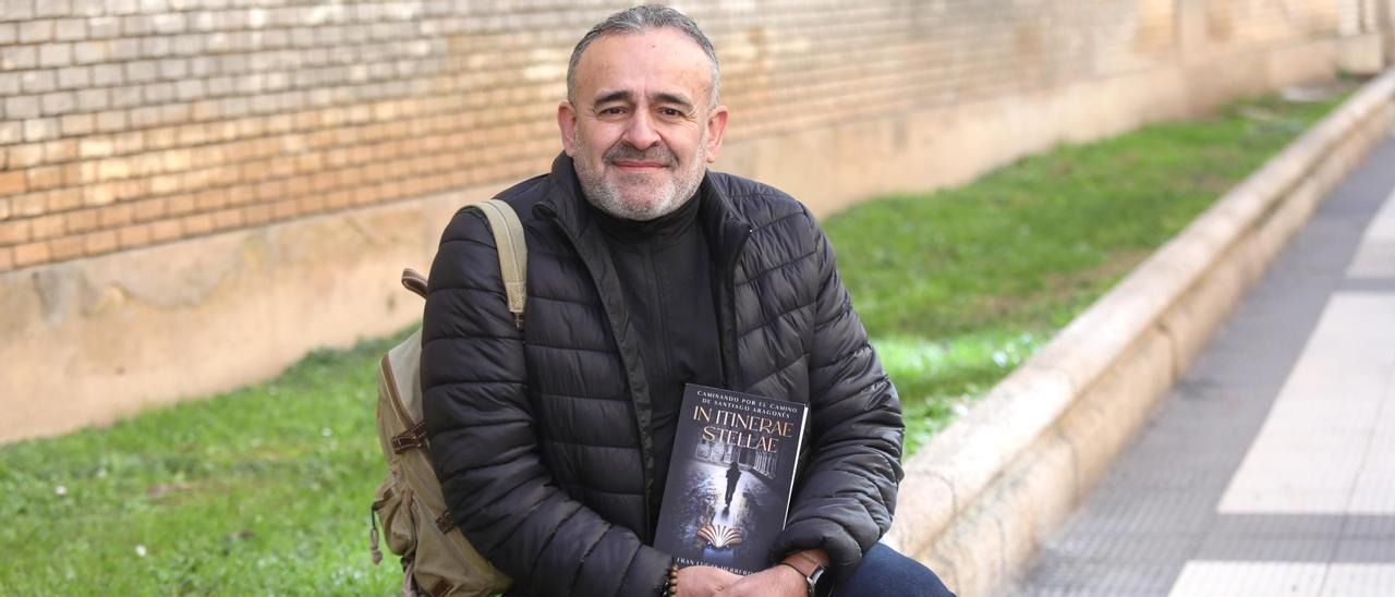El historiador Fran Lucas presenta su libro en Santos Ochoa de Huesca.