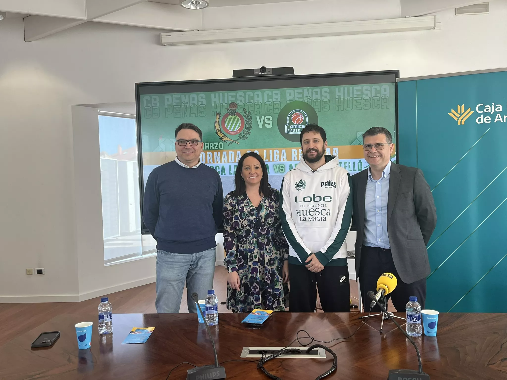 Eduardo López, Reyes Cervera y Santi Cerdán, en la presentación del partido de Lobe Huesca ante Amics Castelló. Foto: Adri Mora
