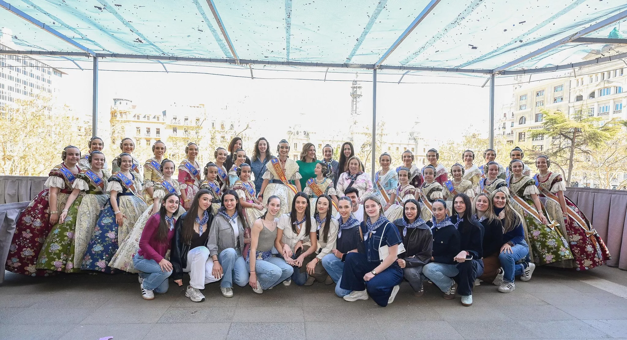 El conjunto español ha estado concentrado en Valencia y, tras una parada en las Fallas (imagen), compite este fin de semana en Marbella.