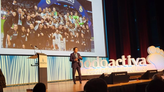 Víctor Alfaro y el Real Madrid detrás