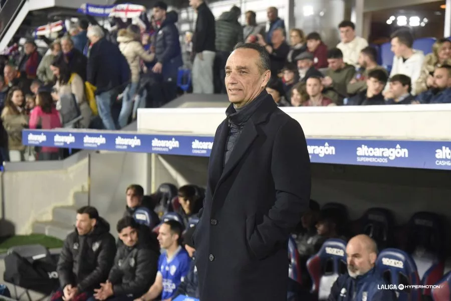 José Luis Oltra, entrenador del Huesca "Hay que cambiar el chip, no queda tiempo para acusar los golpes"