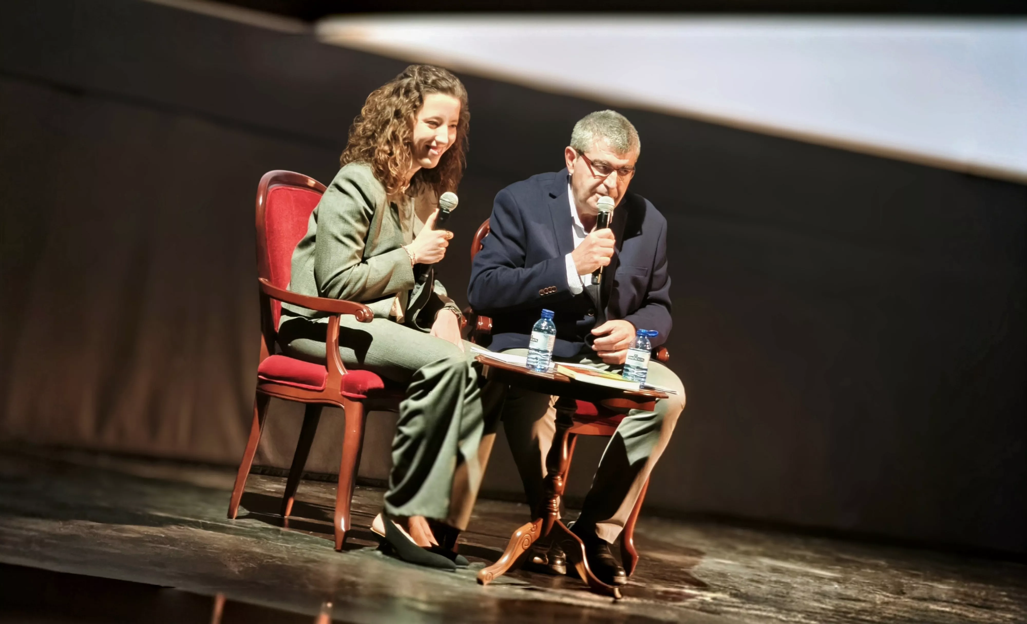Ignacio Almudévar y Alicia López durante la presentación del libro en el Teatro Olimpia. Foto María José Sampietro