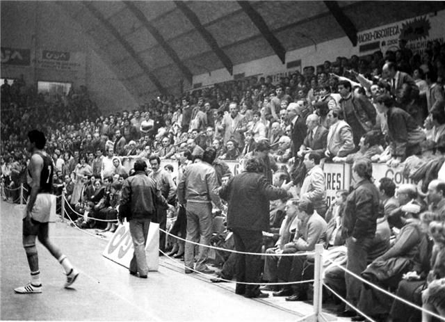 Aspecto habitual y siempre "cargado" en el Pabellón del Parque. Foto Carlos Jalle Aspecto habitual y siempre "cargado" en el Pabellón del Parque. Foto Carlos Jalle