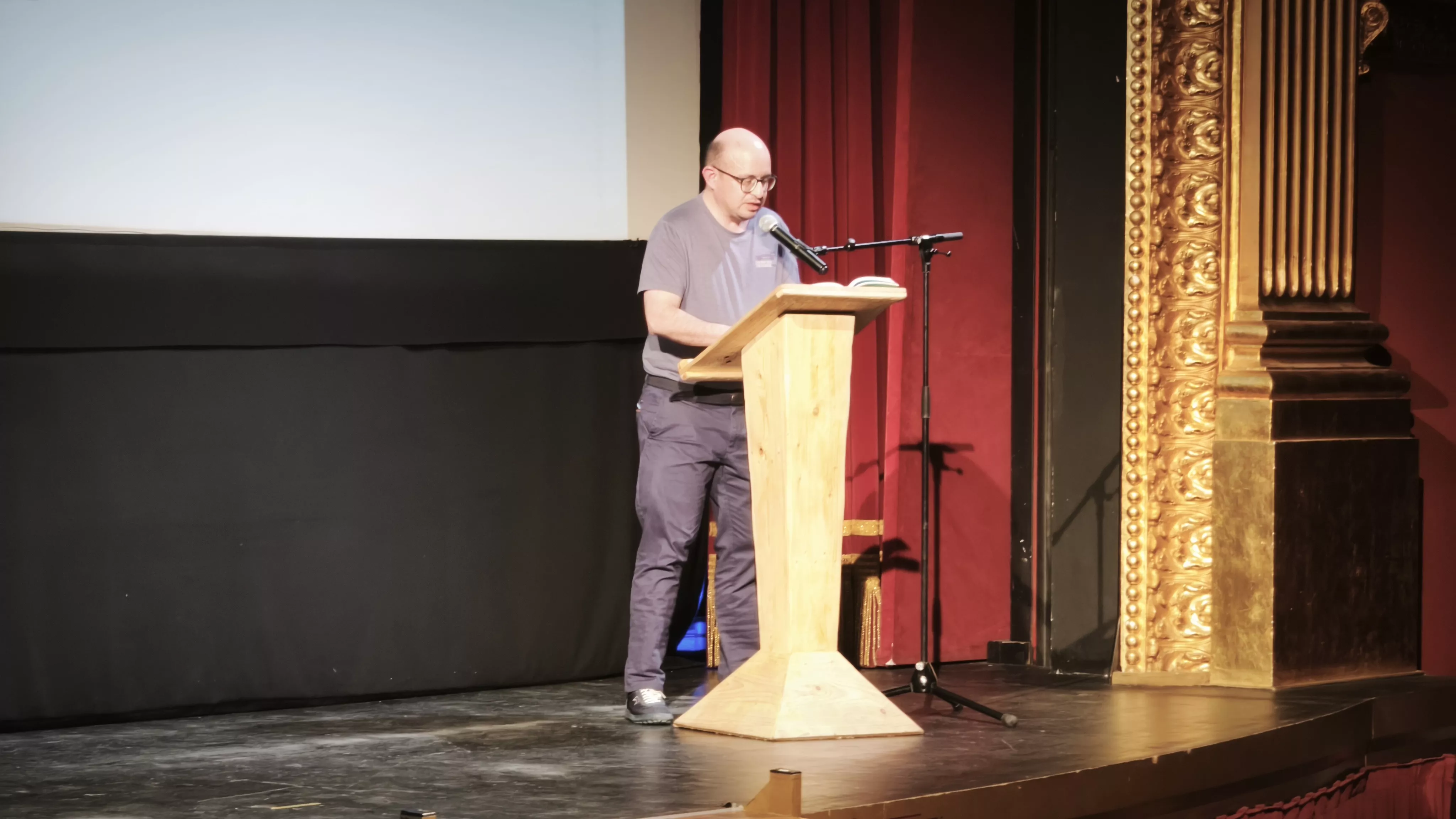 Presentación del libro de Ignacio Almudévar en el Teatro Olimpia. Foto María José Sampietro