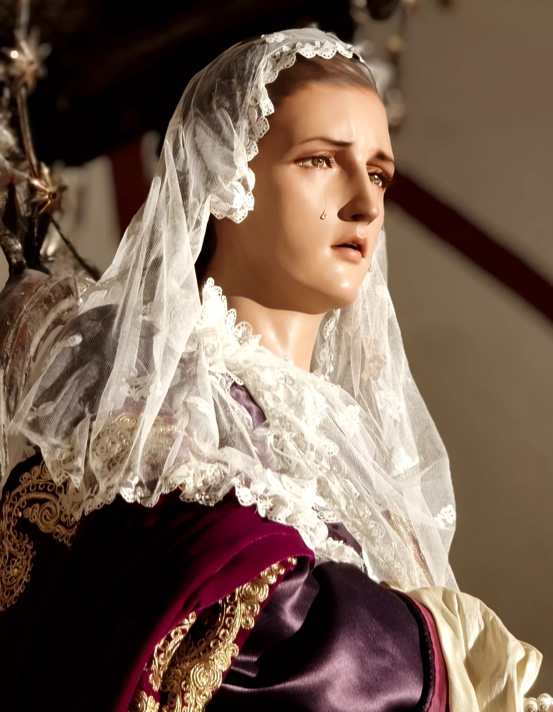 María Santísima de la Salud y de las Lágrimas procesiona por primera vez en Huesca. Foto María José Sampietro