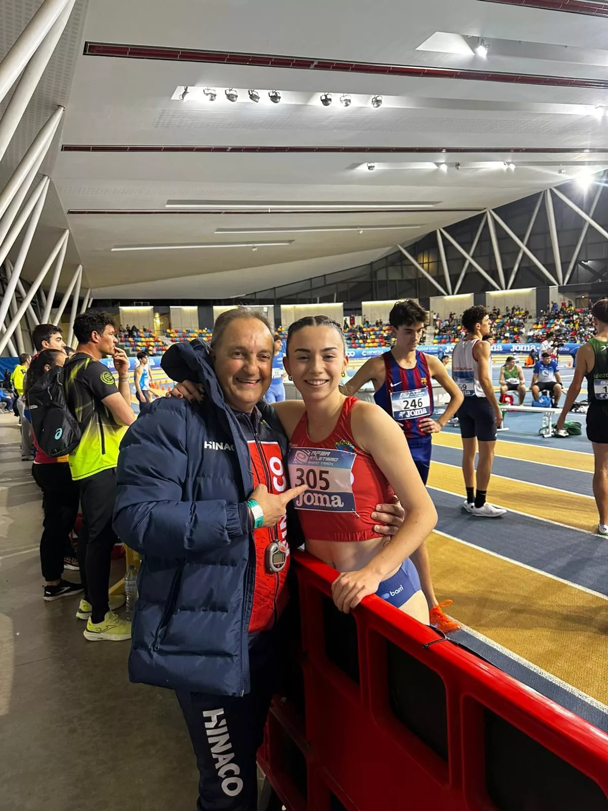María Aso con su entrenador, Phondy.
