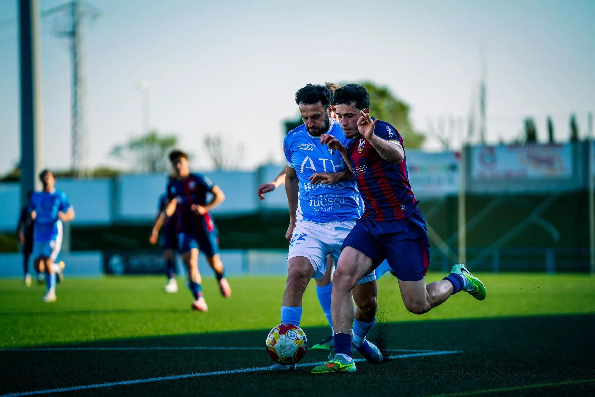 Derbi entre el Binéfar y el Huesca B Foto Dídac Torres