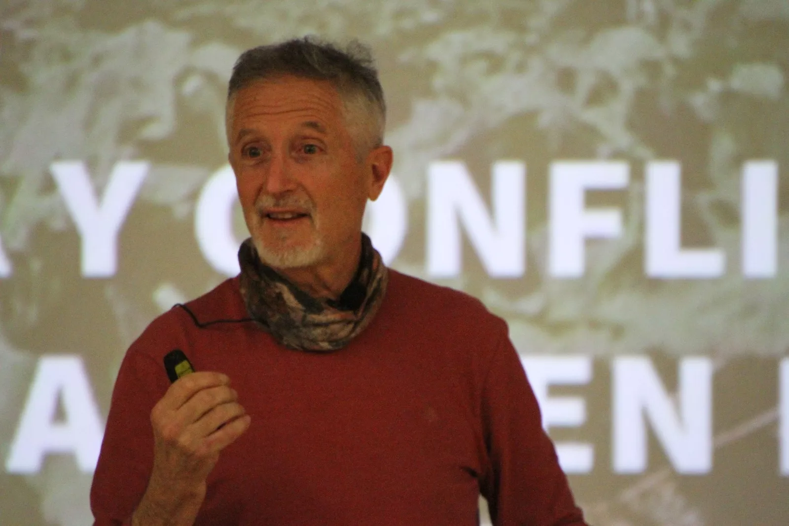 Conferencia de Fernando Valladares en Huesca. Foto Carlos Neofato