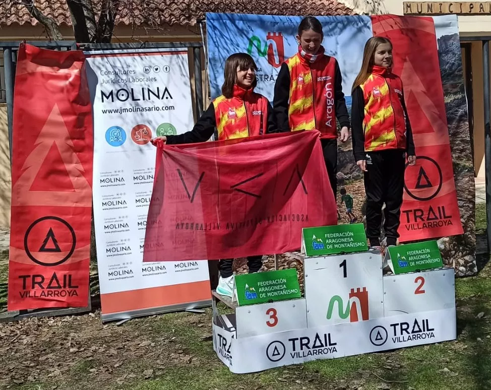 Trail Villarroya de los Pinares. Podio infantil femenino