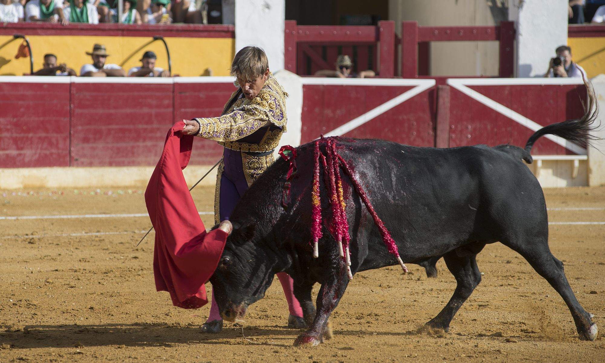 El Cordobés se quedó sin orejas. Foto Jacques Valat 