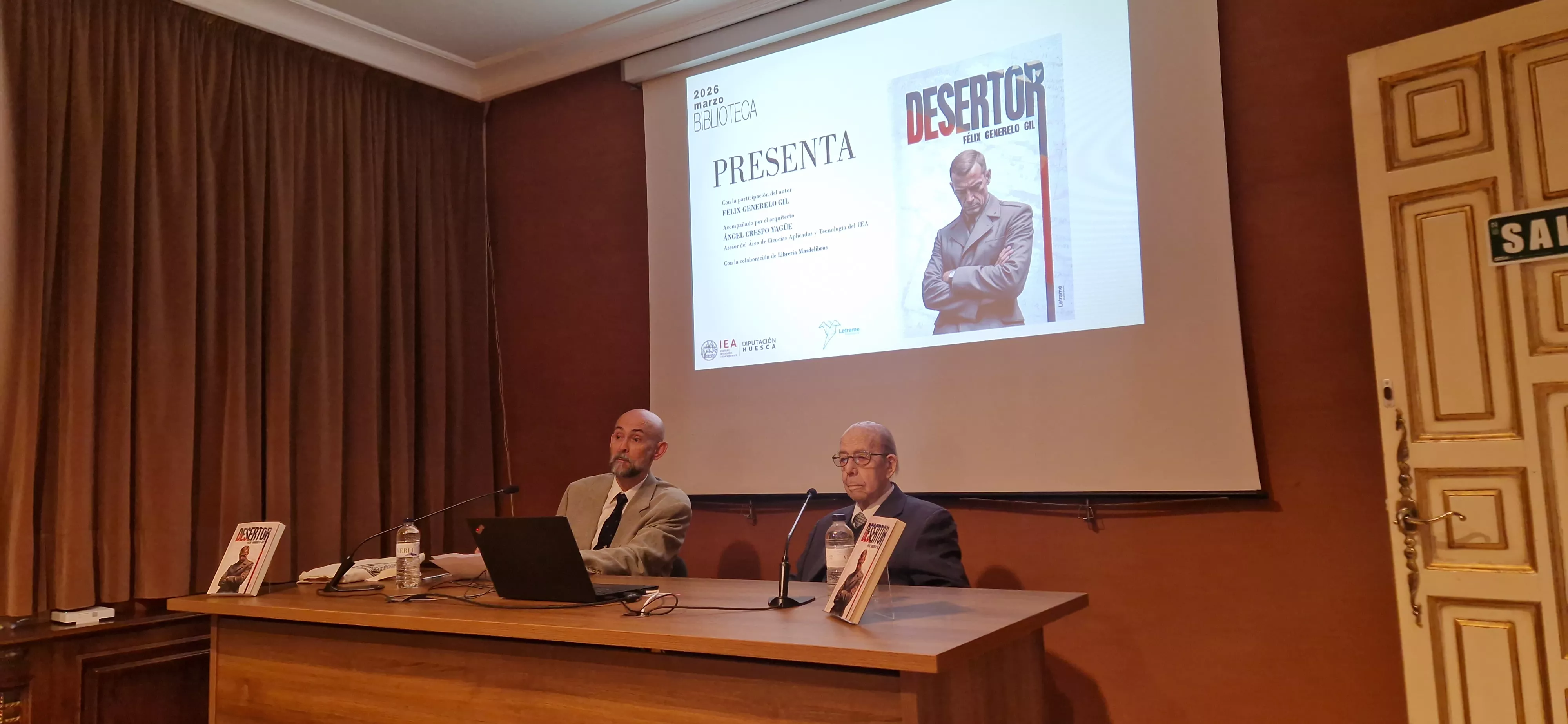 Ángel Crespo y Félix Generelo, presentando "Desertor" en el IEA. Foto Myriam Martínez