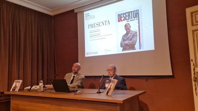 Ángel Crespo y Félix Generelo, presentando "Desertor" en el IEA. Foto Myriam Martínez