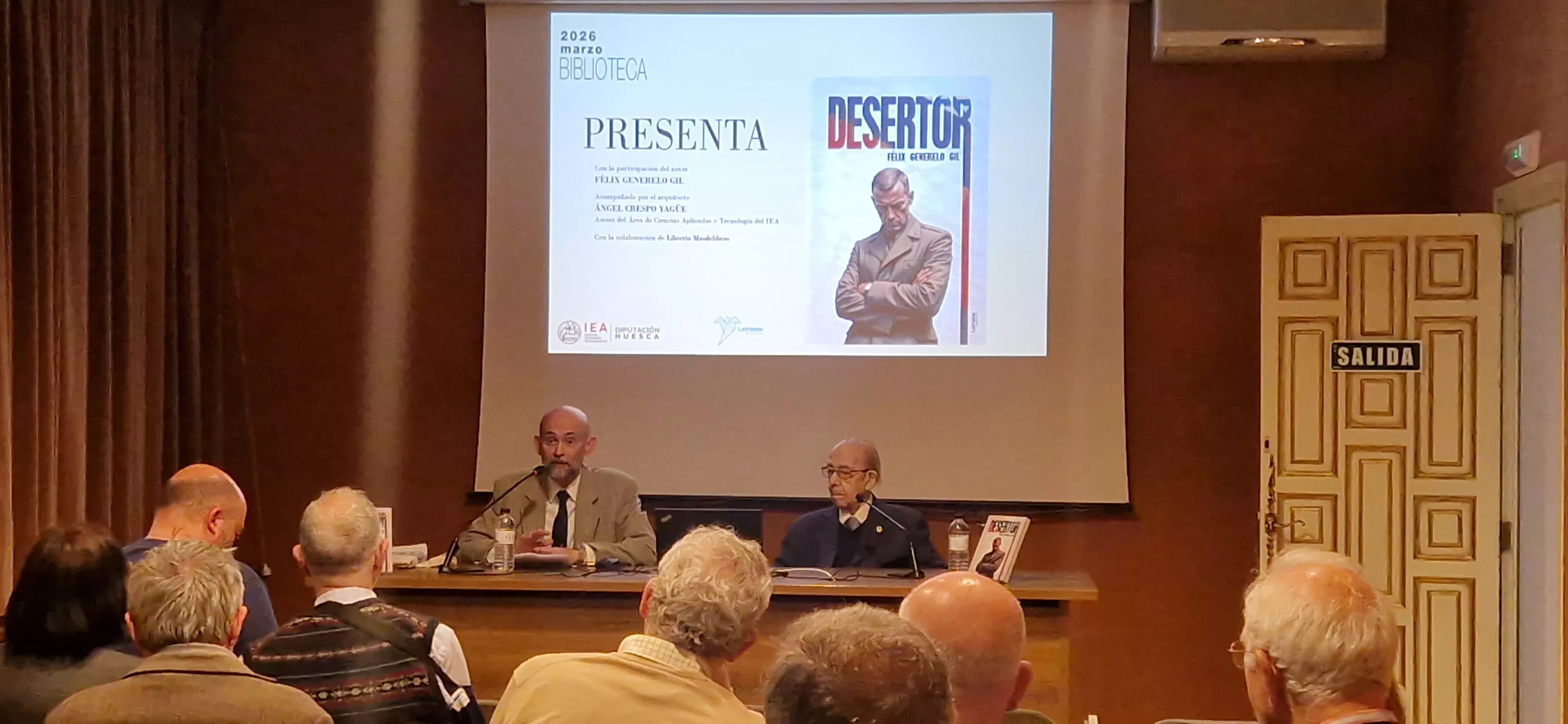 Ángel Crespo y Félix Generelo, presentando "Desertor" en el IEA. Foto Myriam Martínez