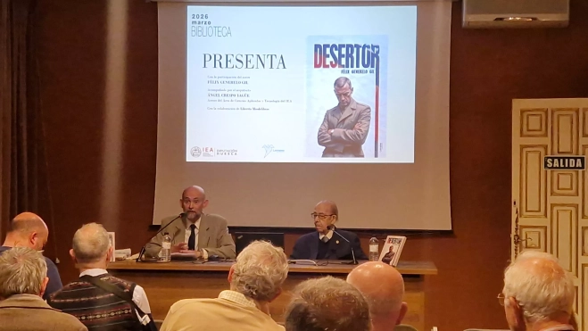 Ángel Crespo y Félix Generelo, presentando "Desertor" en el IEA. Foto Myriam Martínez