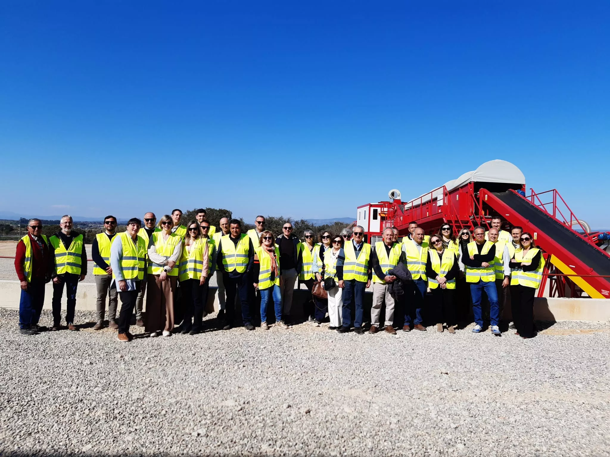 Una de las visitas de los participantes en la asamblea general del sector de la Construcción en Huesca.